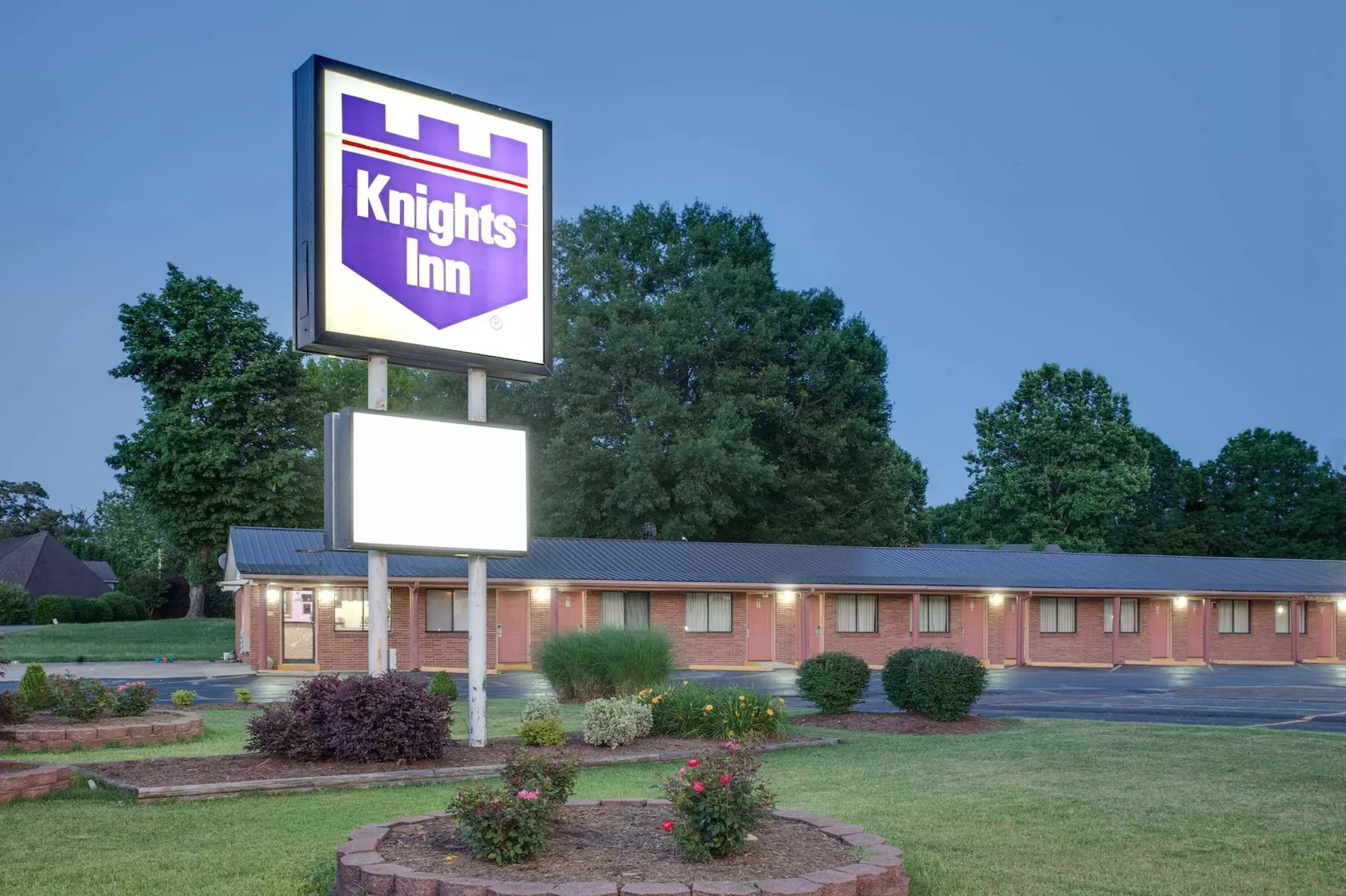 Knights Inn Paris - Primary Image