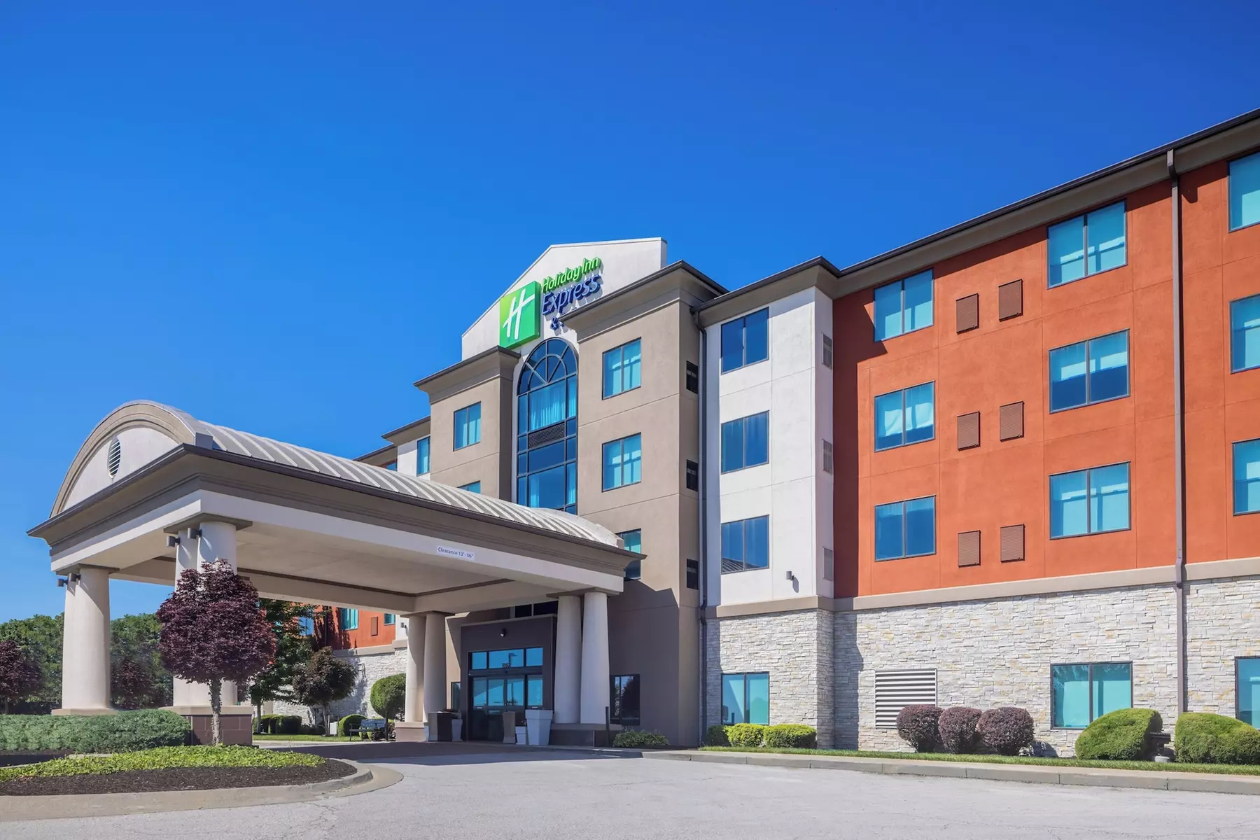 Holiday Inn Express and Suites Kansas City Airport by IHG - Primary Image