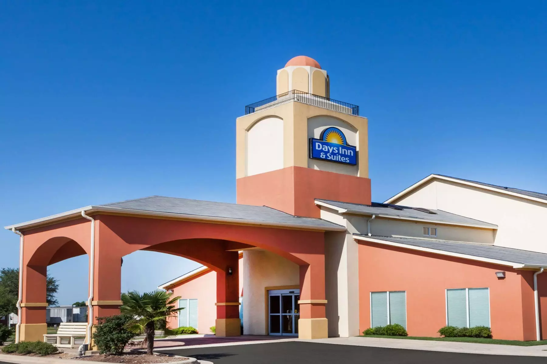 Days Inn & Suites by Wyndham Marquez - Primary Image