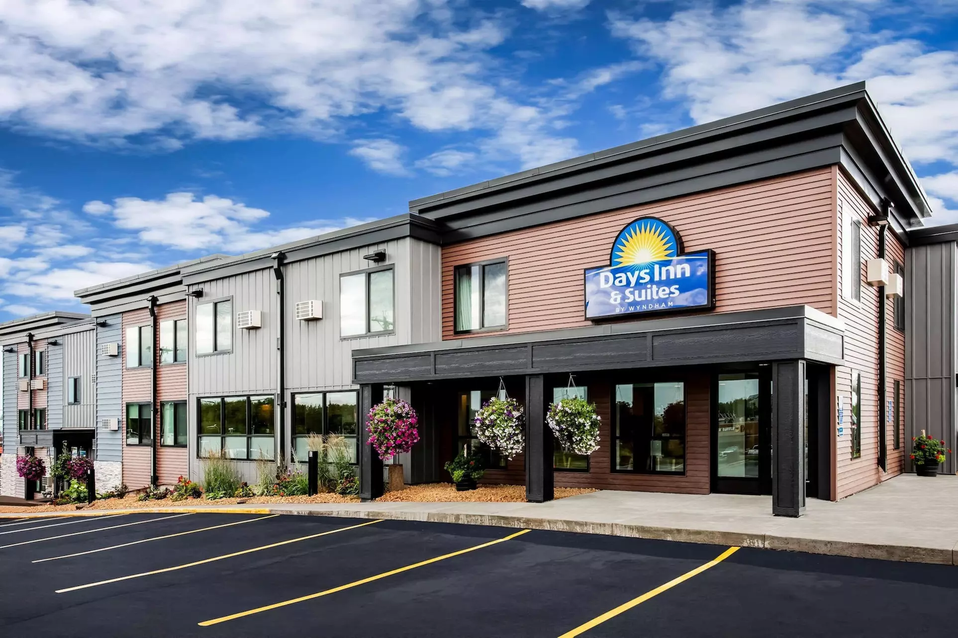 Days Inn & Suites by Wyndham Duluth by the Mall - Primary Image