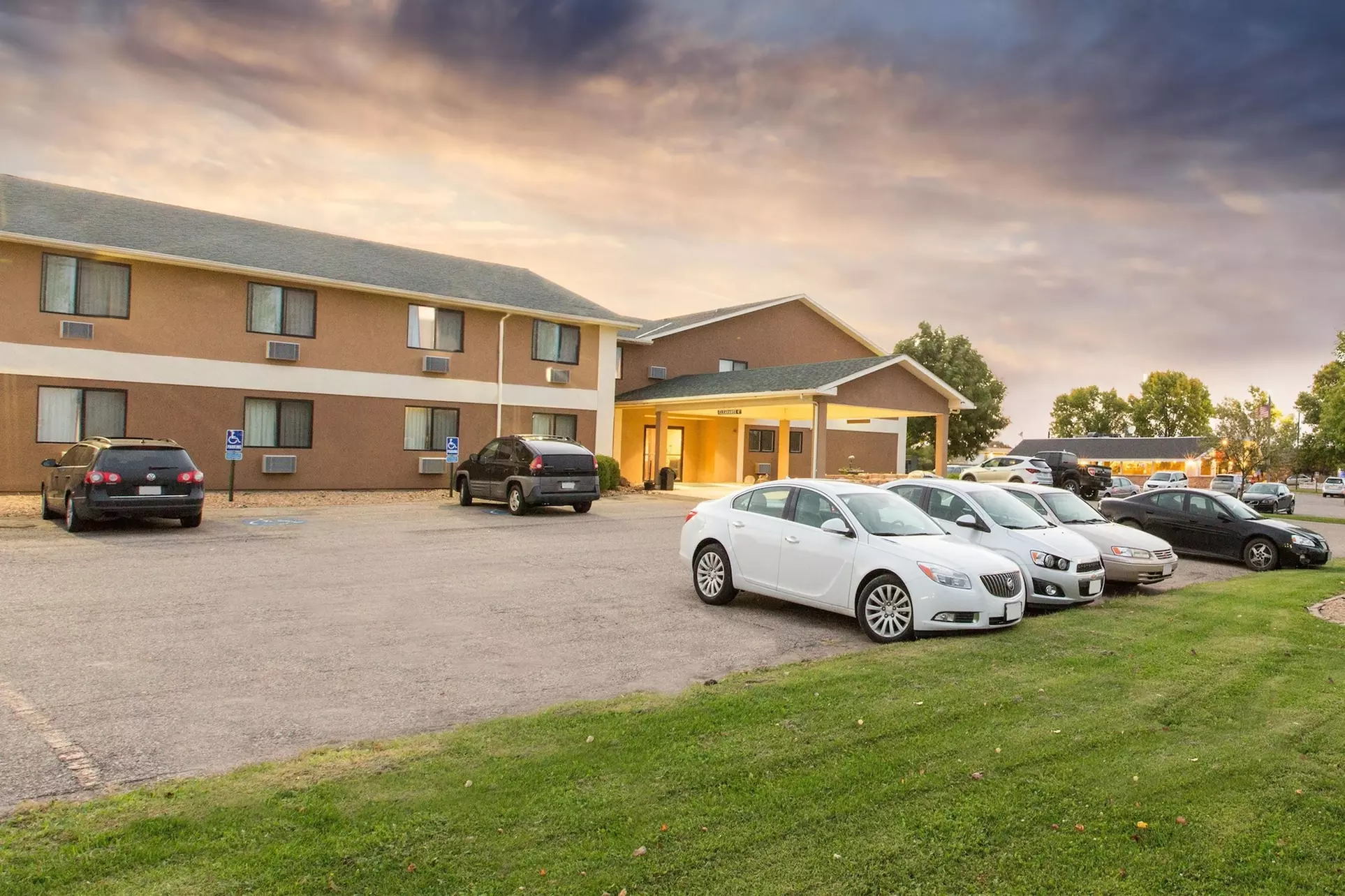 Super 8 by Wyndham Blue Earth - Primary Image