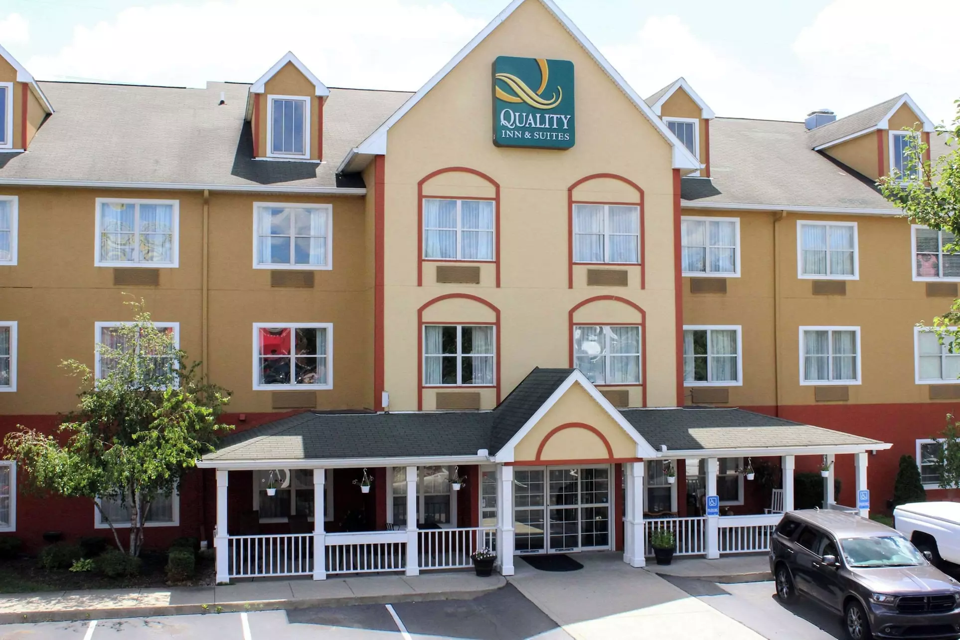 Quality Inn & Suites Cincinnati Sharonville - Primary Image