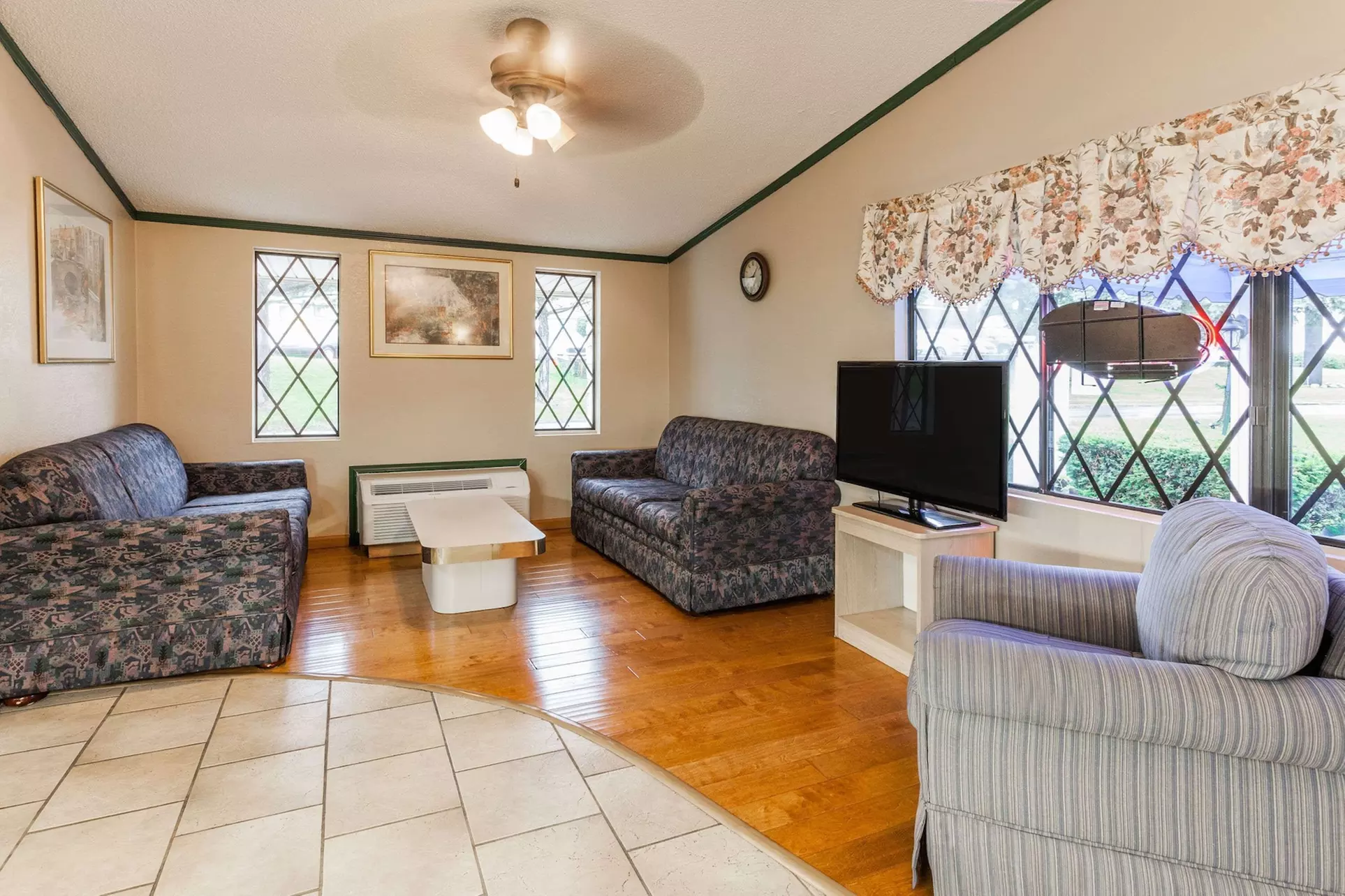 Knights Inn Farmington Hill - Primary Image