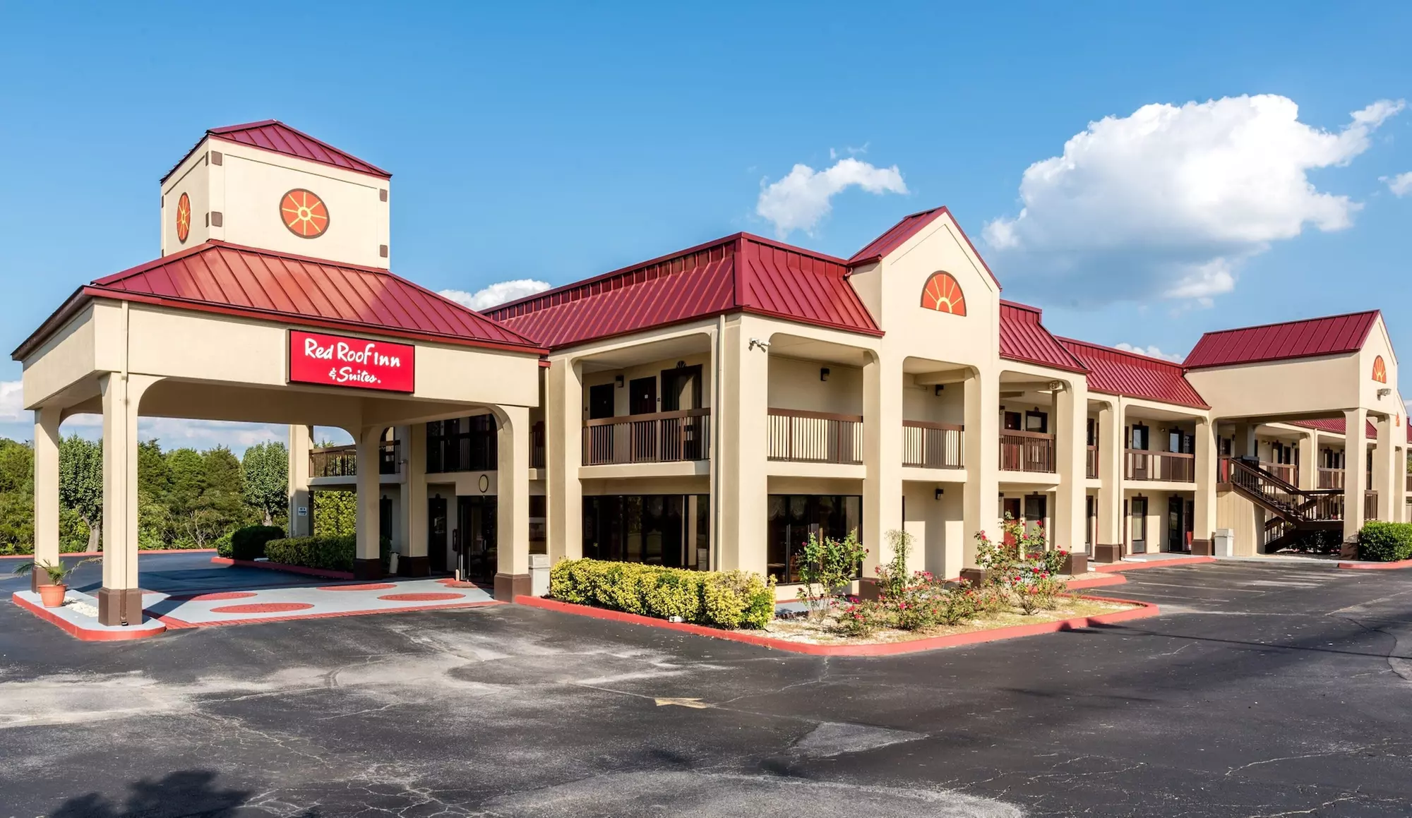 Red Roof Inn & Suites Clinton, TN - Primary Image
