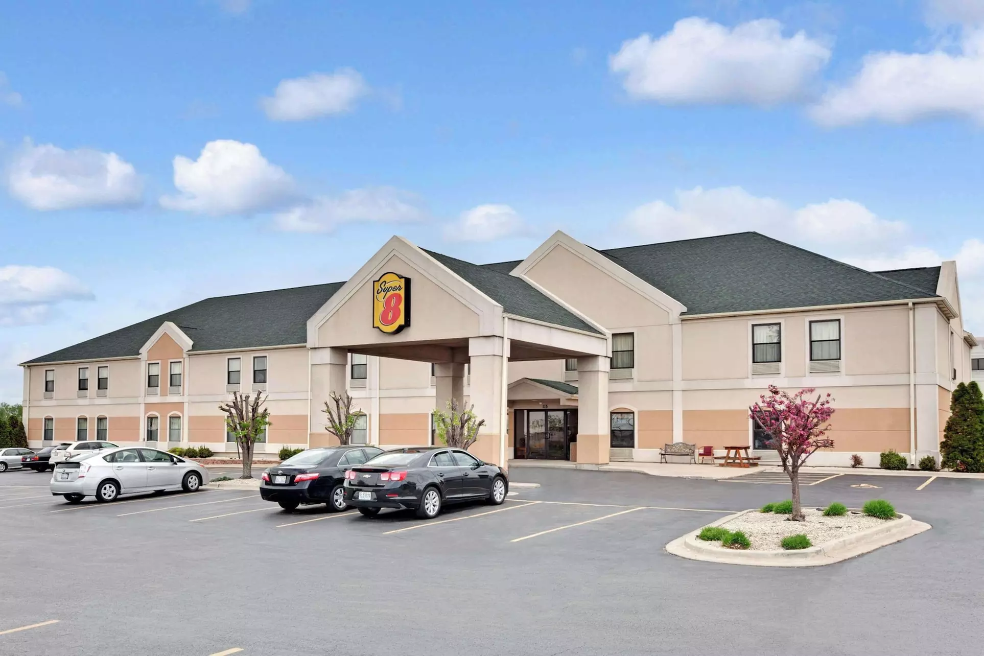 Super 8 by Wyndham Hampshire IL - Primary Image