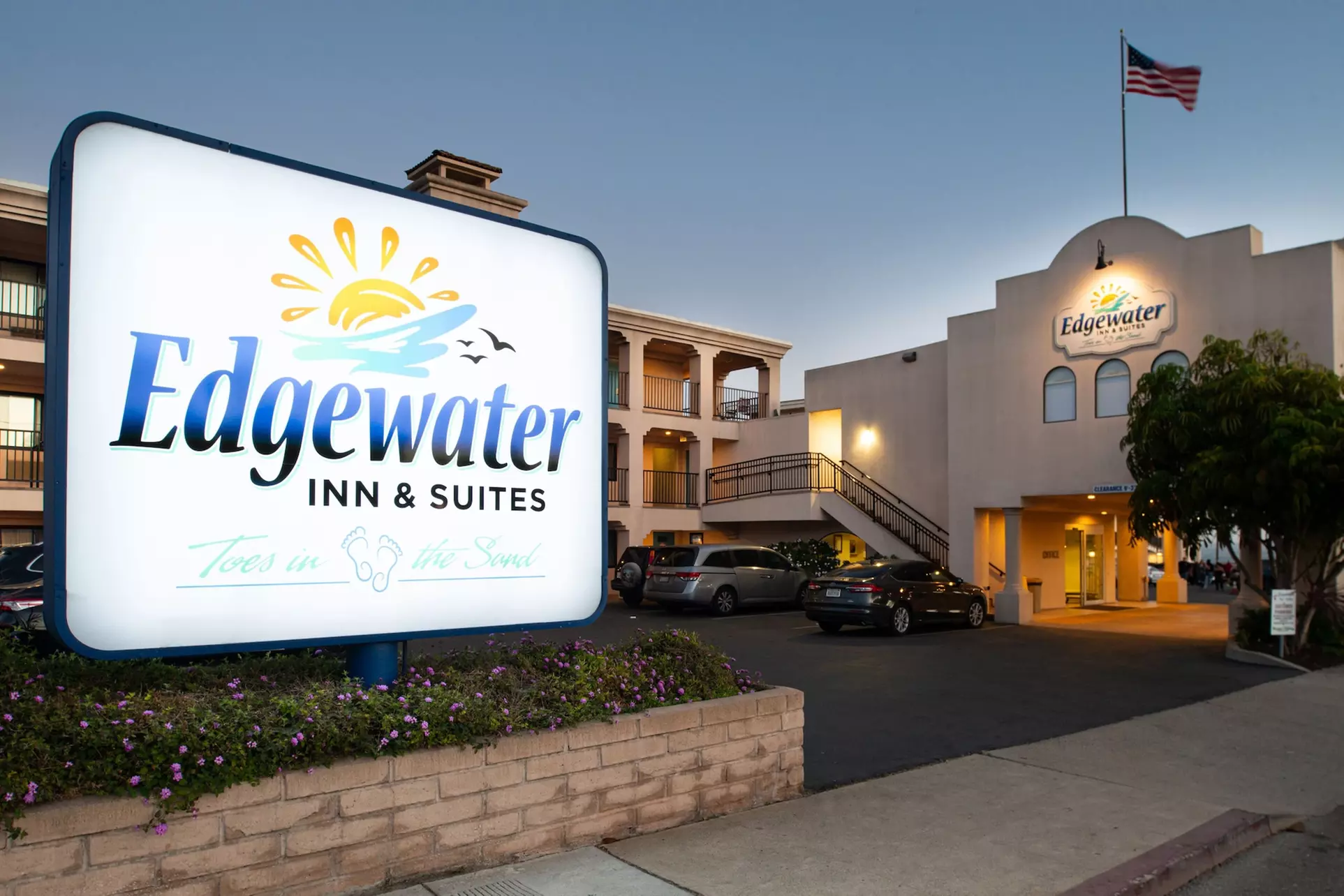 Edgewater Inn And Suites - Primary Image