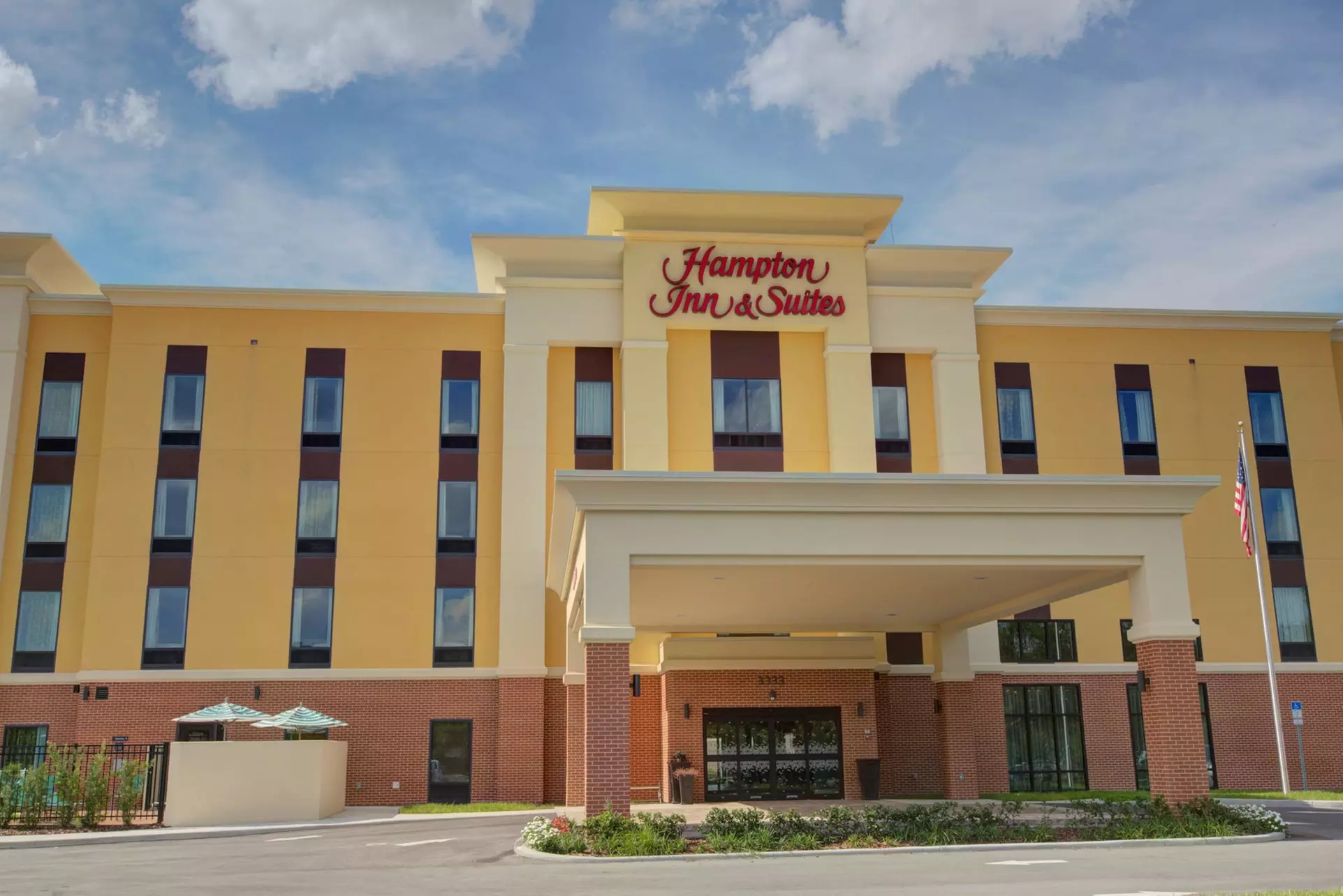 Hampton Inn & Suites Tampa Busch Gardens Area - Primary Image