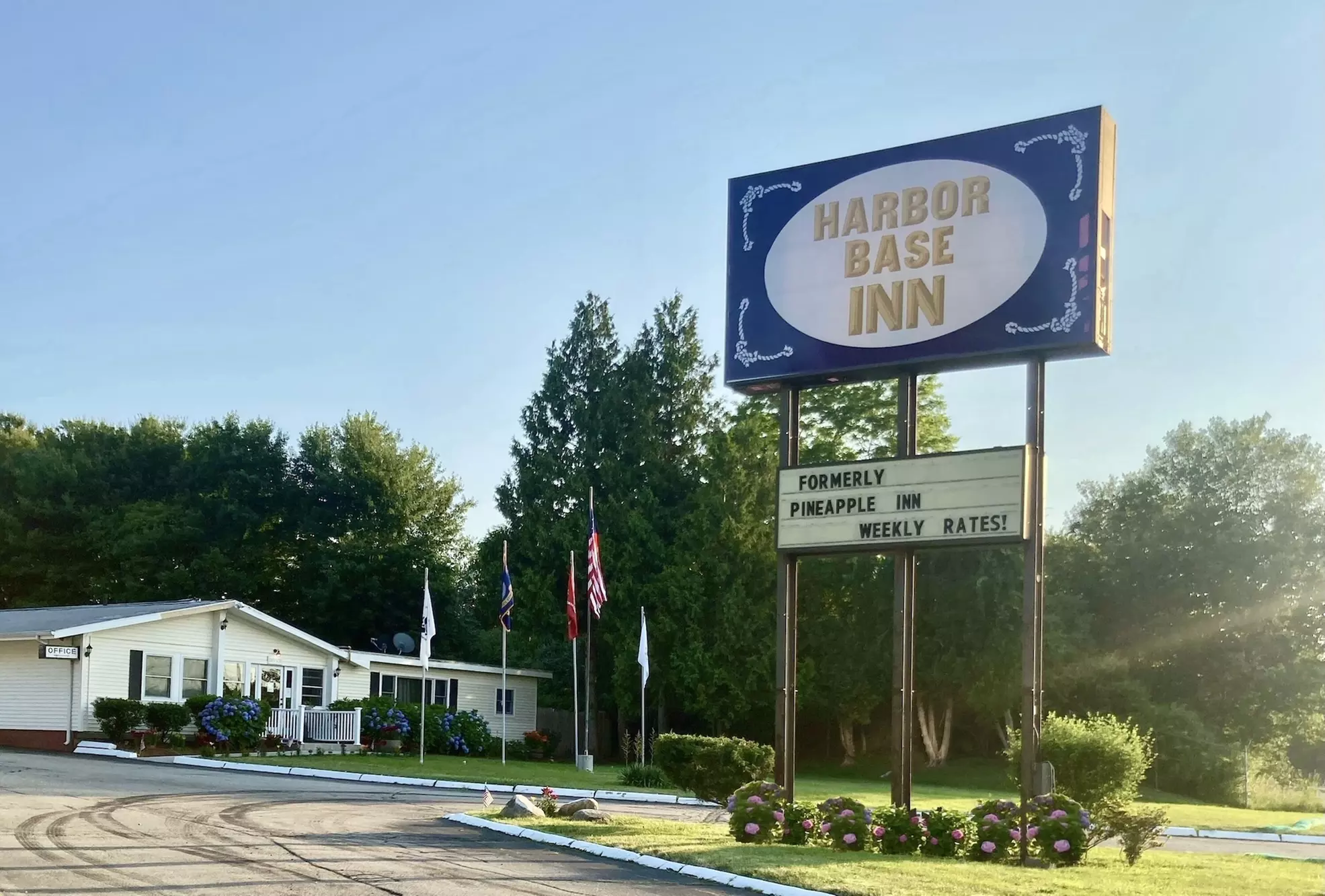 Harbor Base Pineapple Inn - Primary Image