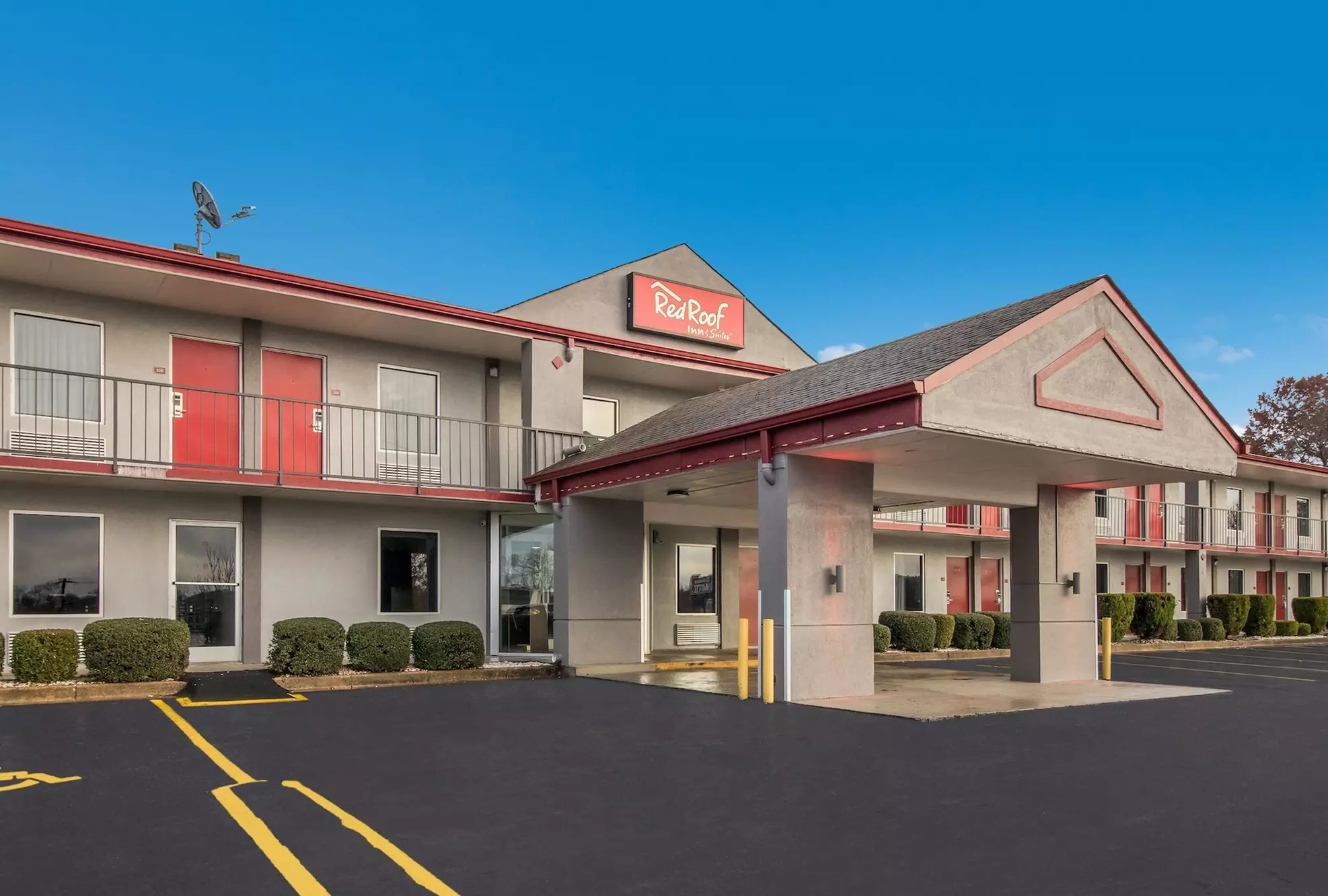 Red Roof Inn & Suites Jackson, TN - Primary Image