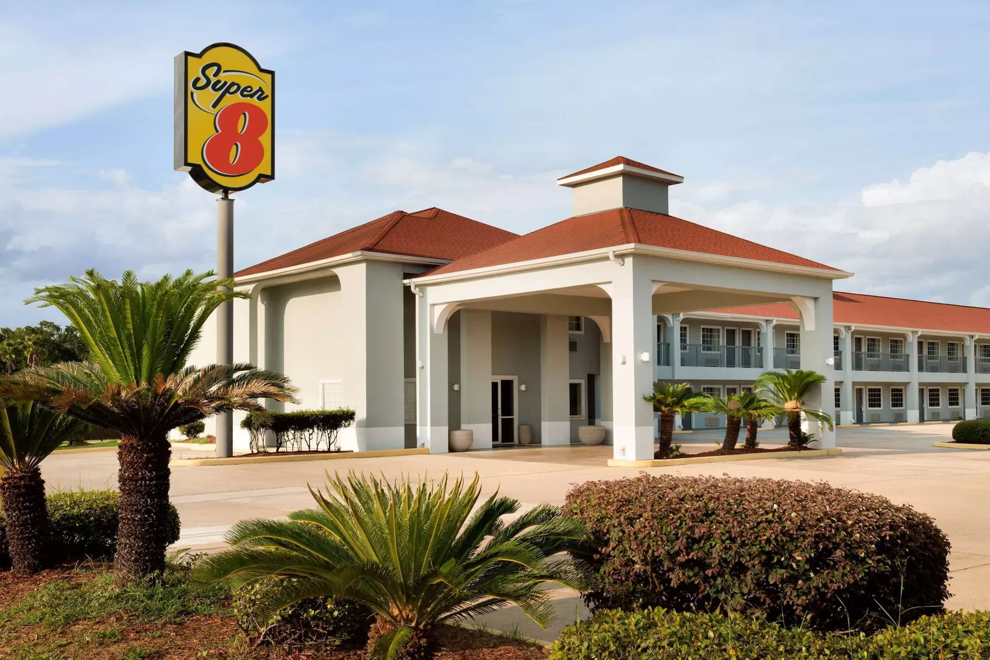 Super 8 by Wyndham Lake Charles Northeast - Primary Image