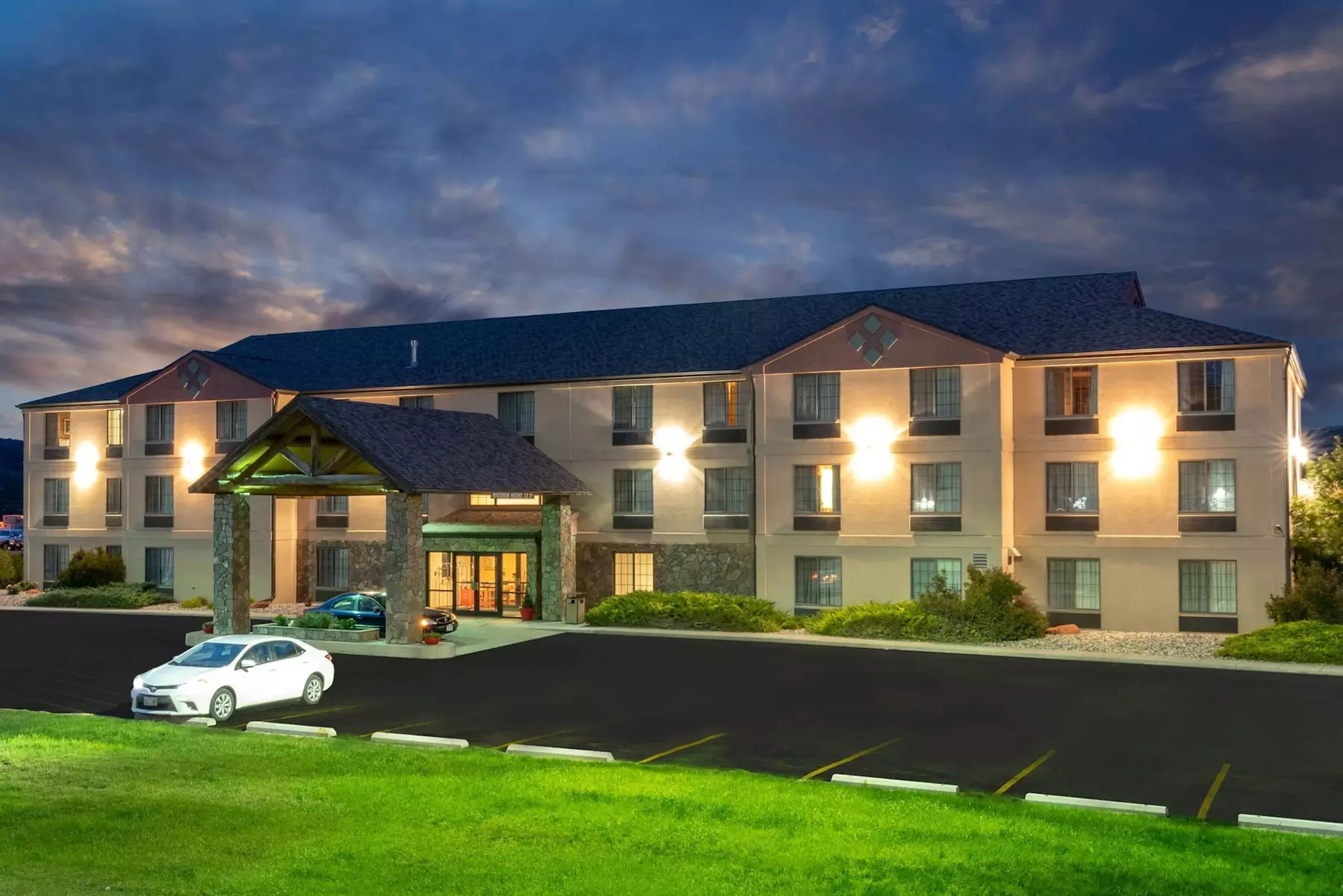 Summerset Hotel & Suites - Primary Image