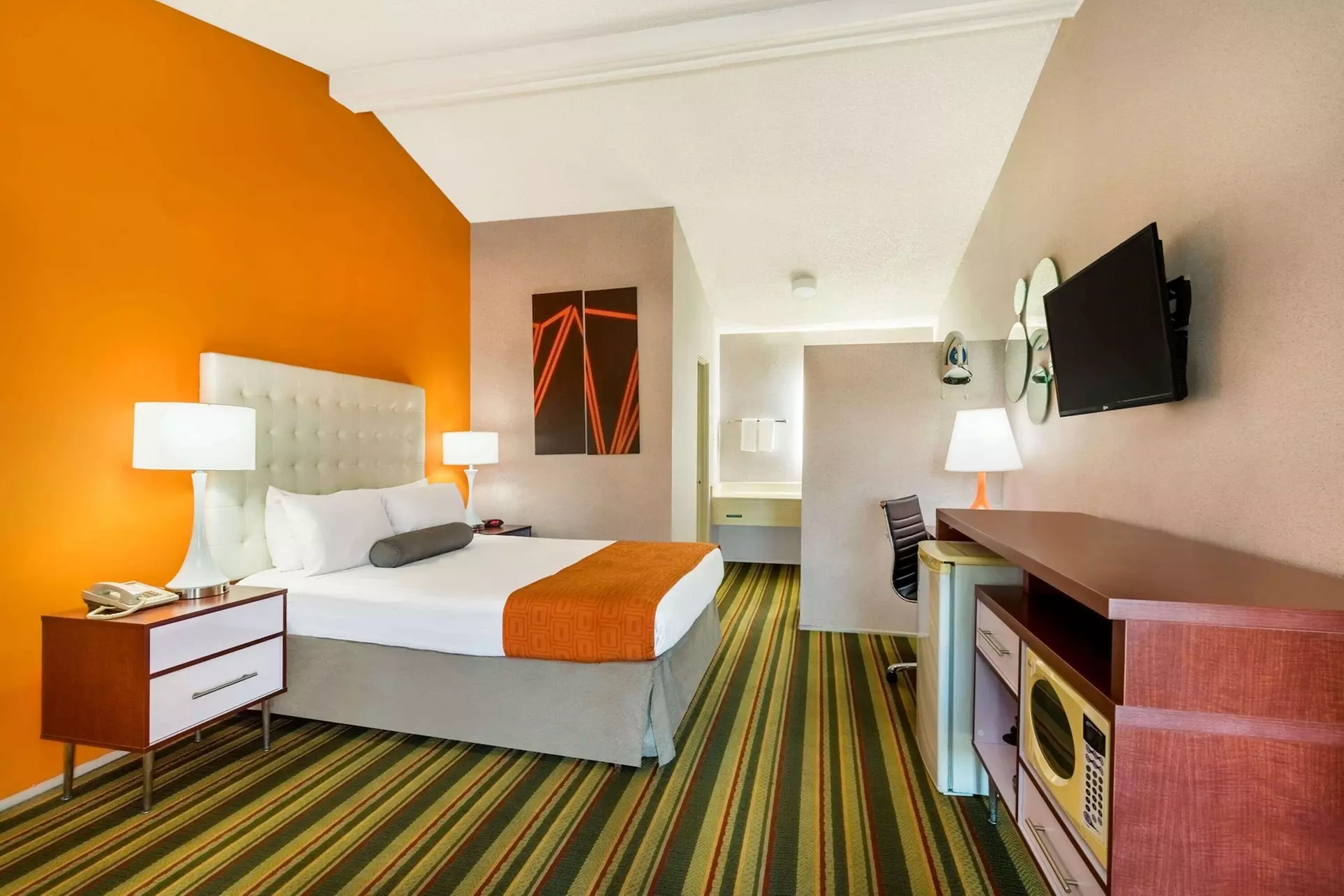 Howard Johnson by Wyndham Phoenix Airport/Downtown Area - Primary Image