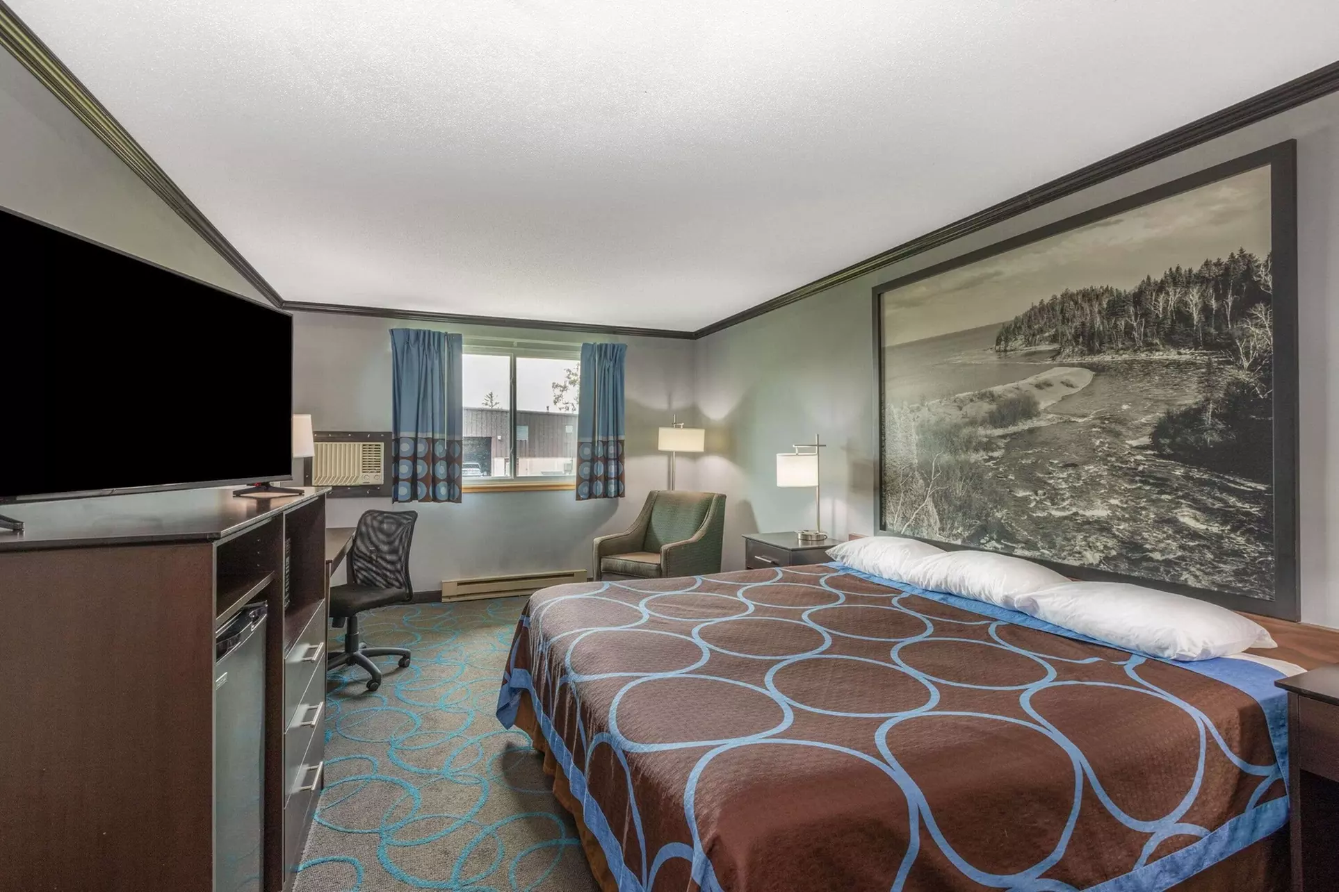 Super 8 by Wyndham Duluth - Primary Image