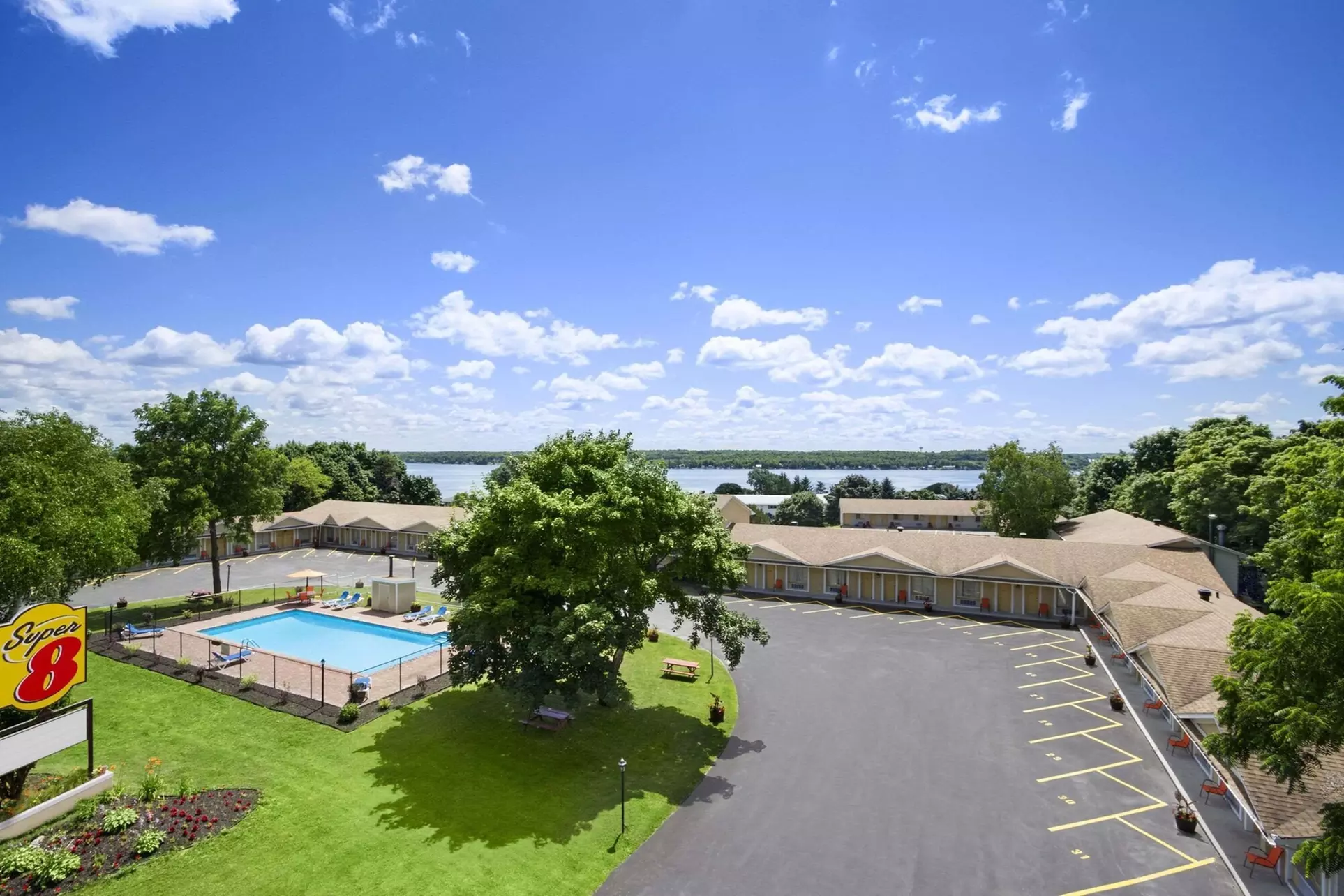 Super 8 by Wyndham Brockville - Primary Image