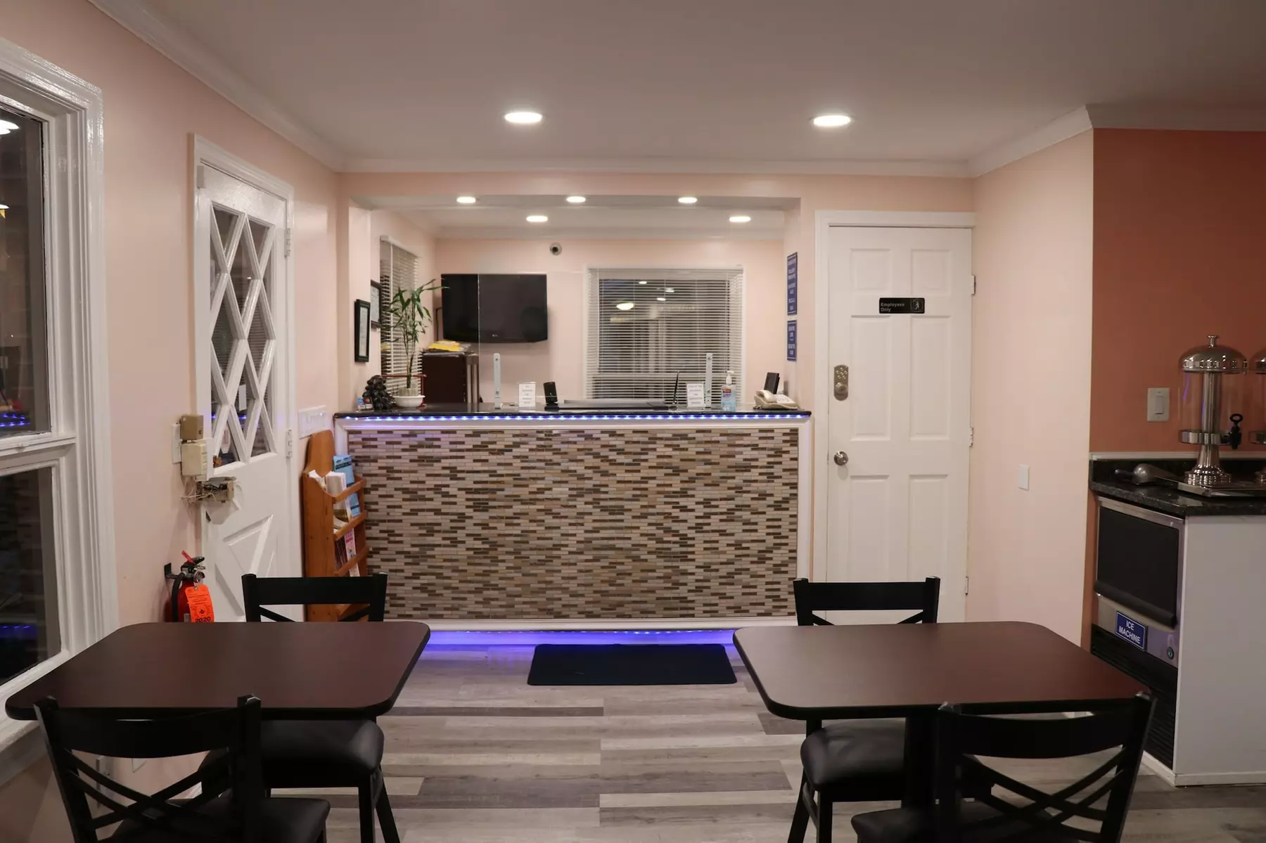 Elite Inn - Primary Image