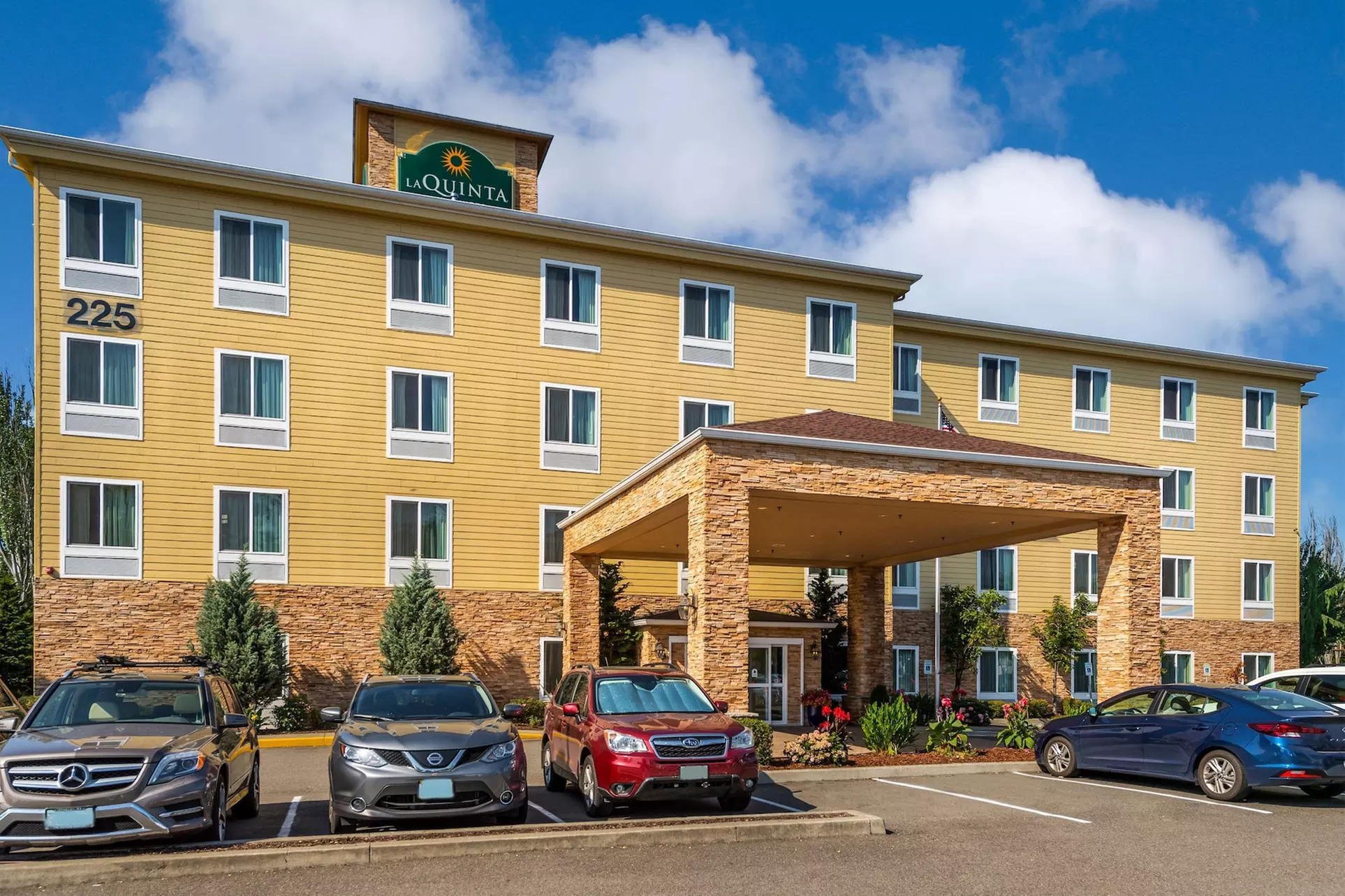 La Quinta Inn & Suites by Wyndham Auburn - Primary Image