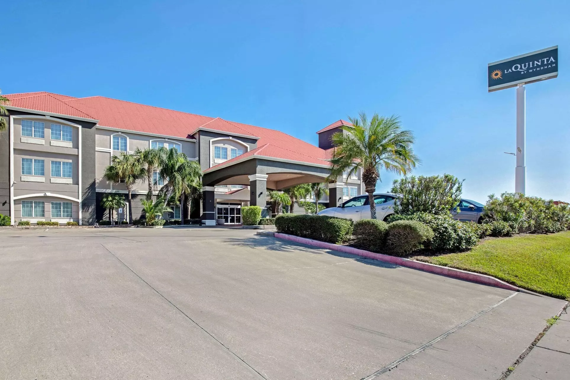 La Quinta Inn & Suites by Wyndham Corpus Christi Airport - Primary Image