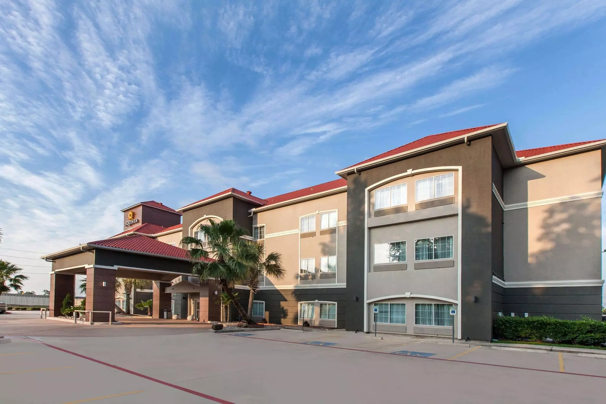 La Quinta Inn & Suites by Wyndham Houston New Caney - Primary Image