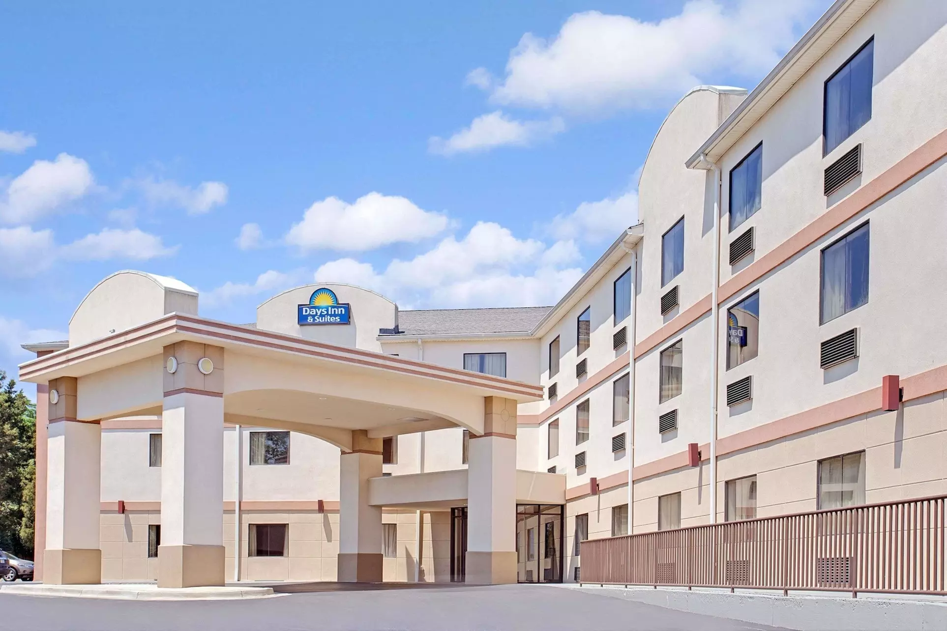 Days Inn & Suites by Wyndham Laurel Near Fort Meade - Primary Image