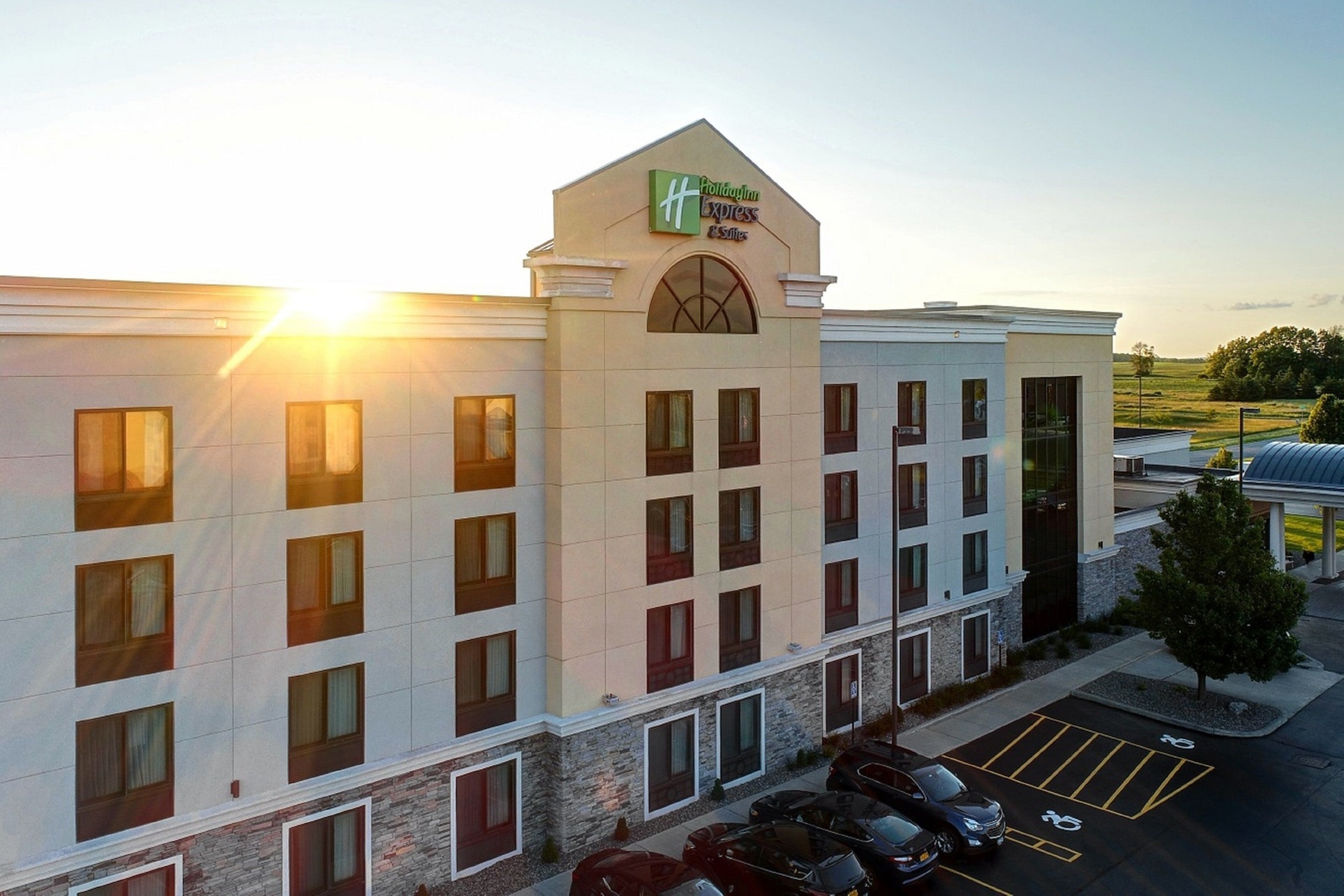 Holiday Inn Express Hotel & Suites Batavia - Darien Lake by IHG