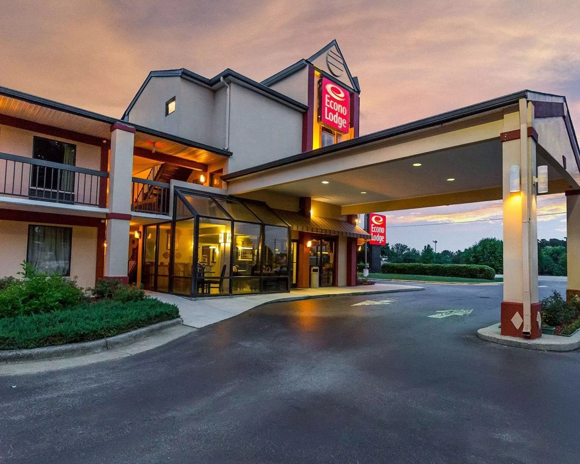 Econo Lodge South - Primary Image