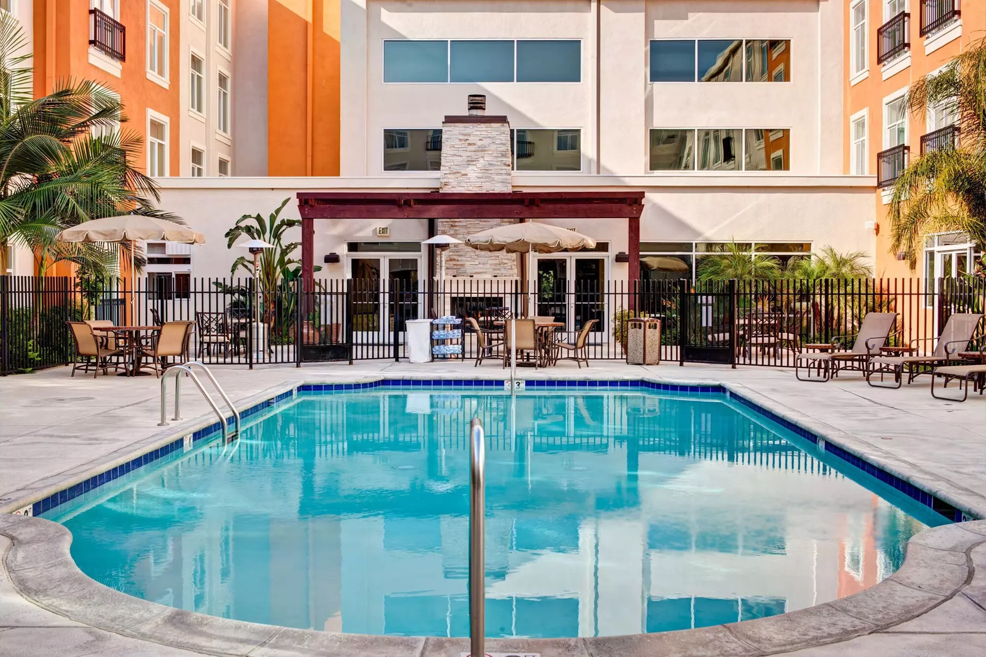 Embassy Suites by Hilton Valencia - Primary Image