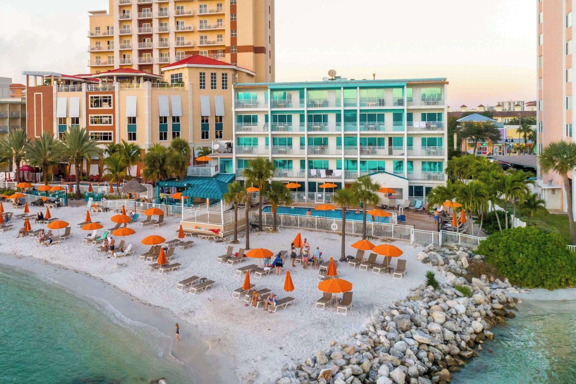 Winter the Dolphins Beach Club, Ascend Hotel Collection