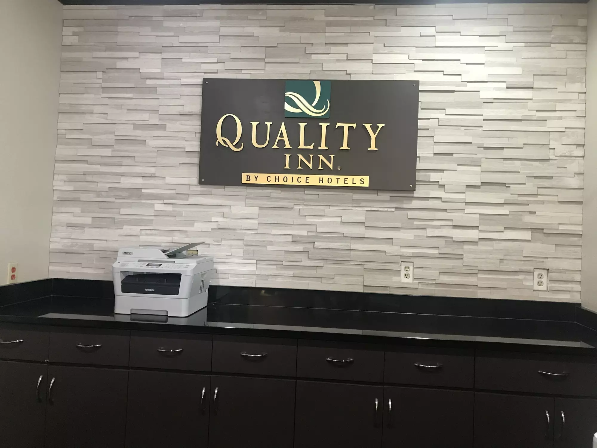 Quality Inn near I-72 and Hwy 51 - Primary Image