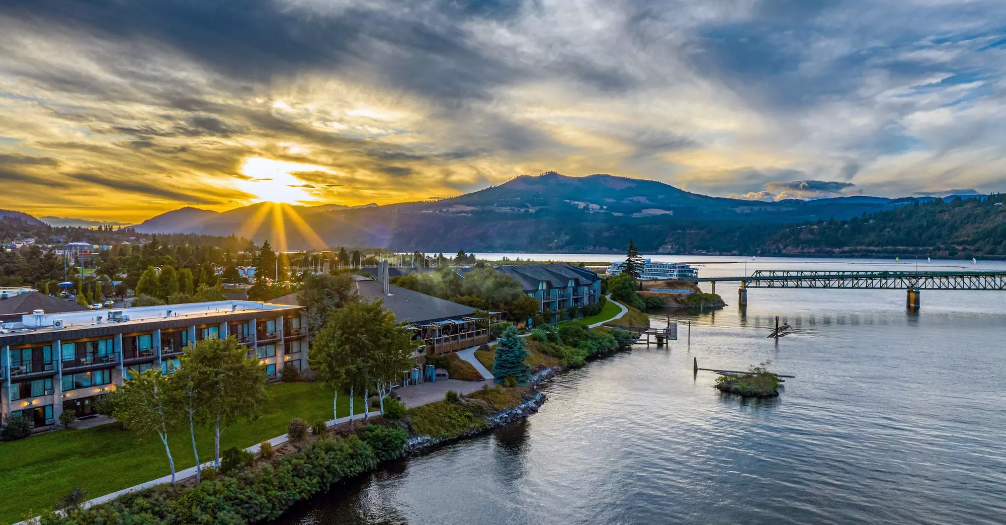Best Western Plus Hood River Inn - Primary Image
