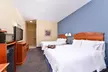 Hampton Inn Evanston - Second Medium