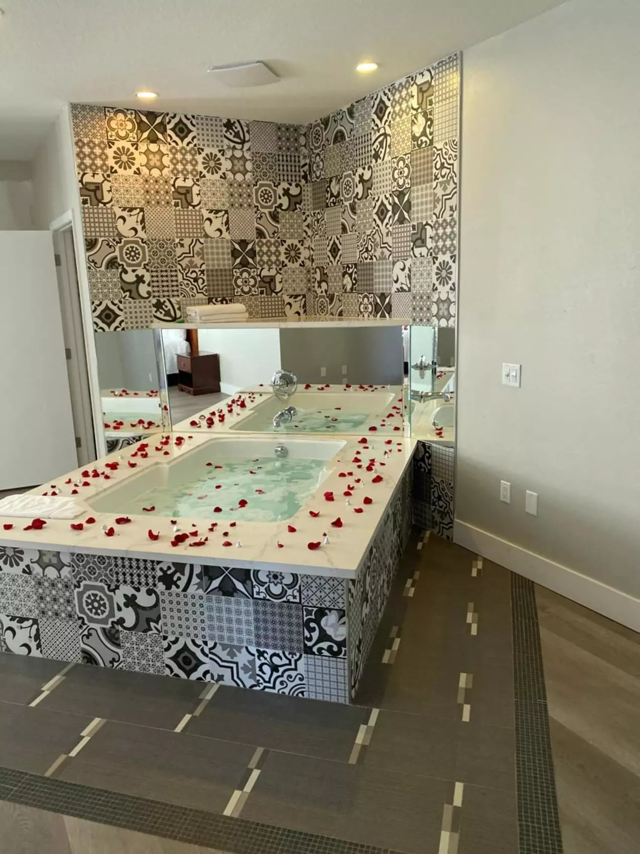 Mid City Inn and Suites - Primary Image
