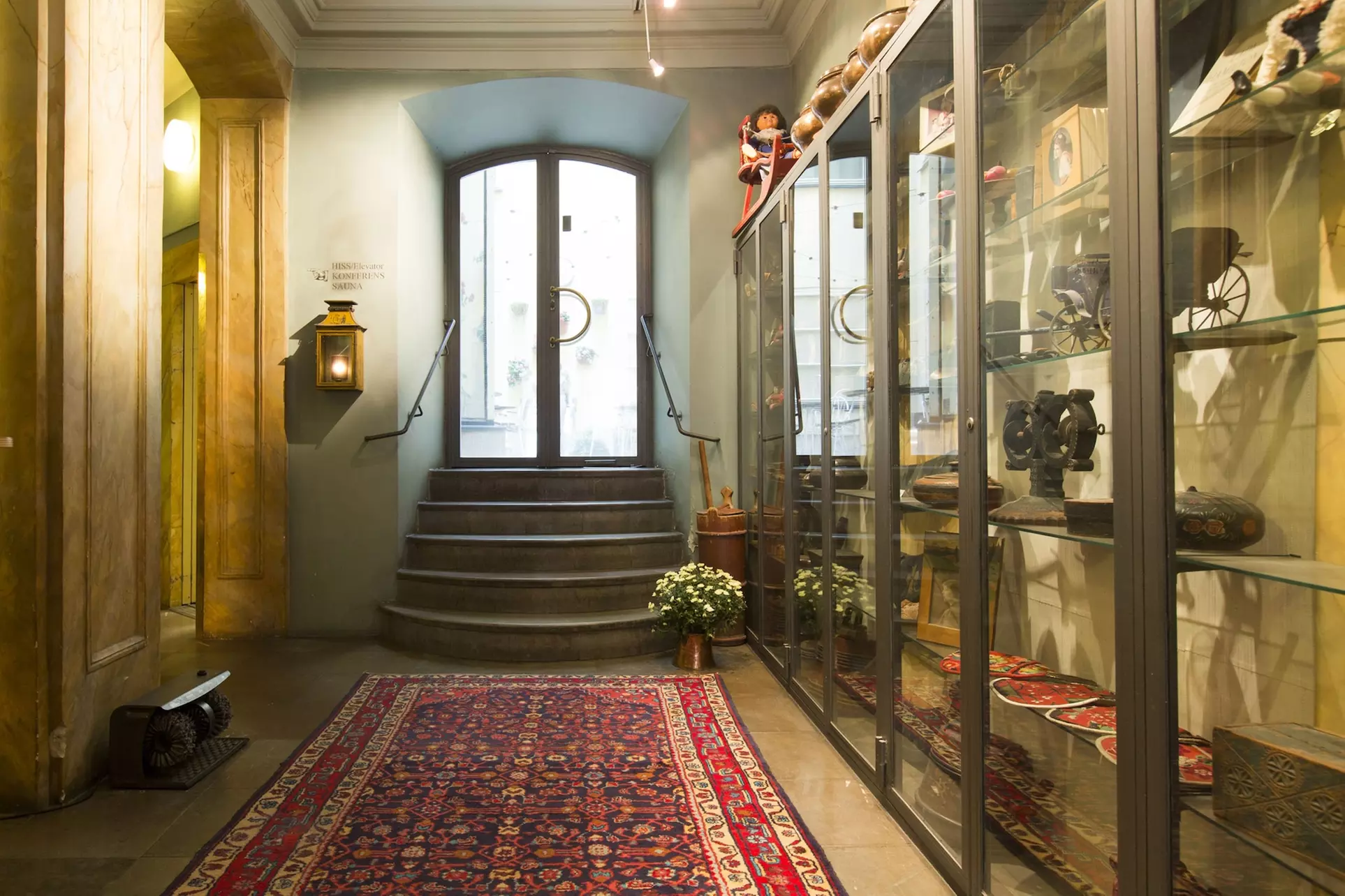 Lady Hamilton Hotel - Primary Image