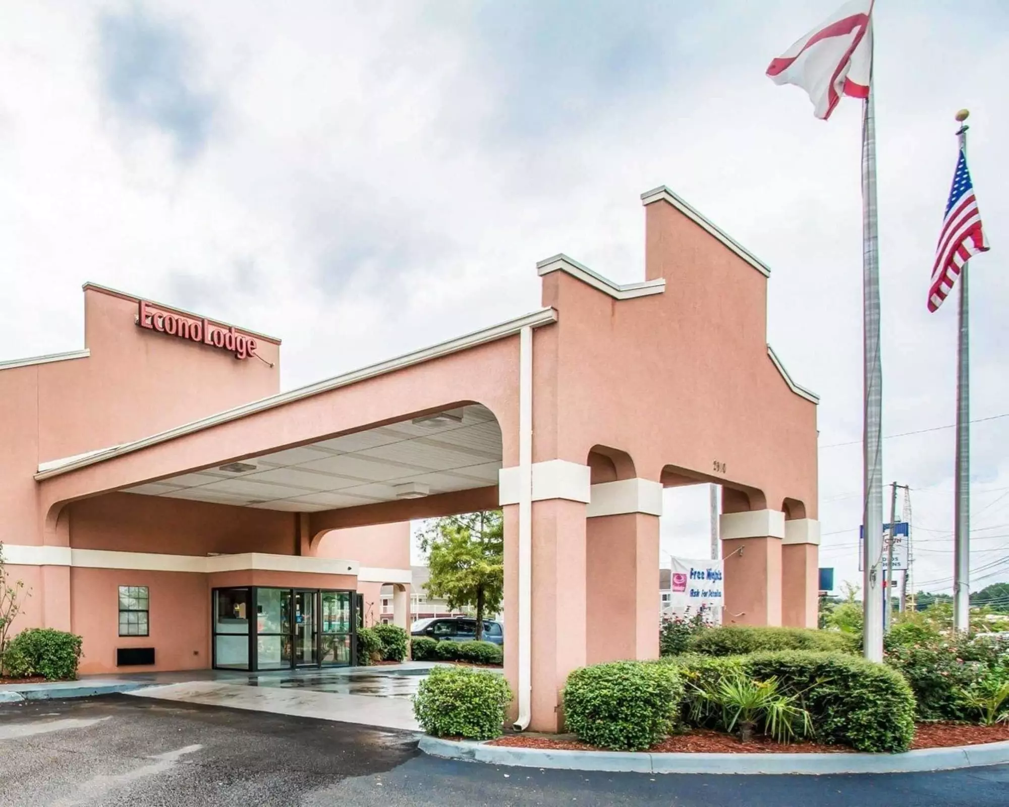 Econo Lodge Dothan - Primary Image