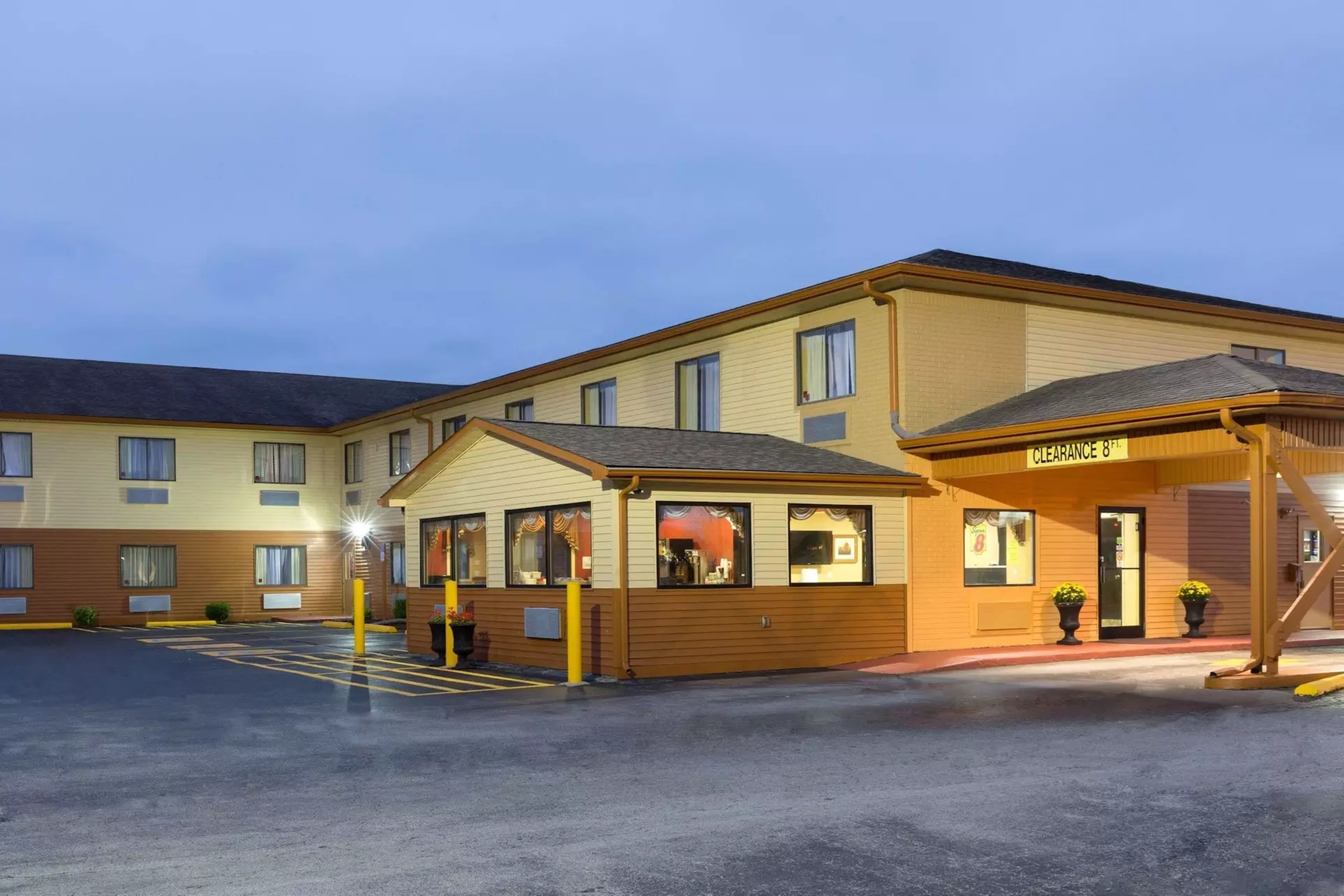 Super 8 by Wyndham Richmond - Primary Image