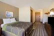 Super 8 by Wyndham Charles City - Second Medium