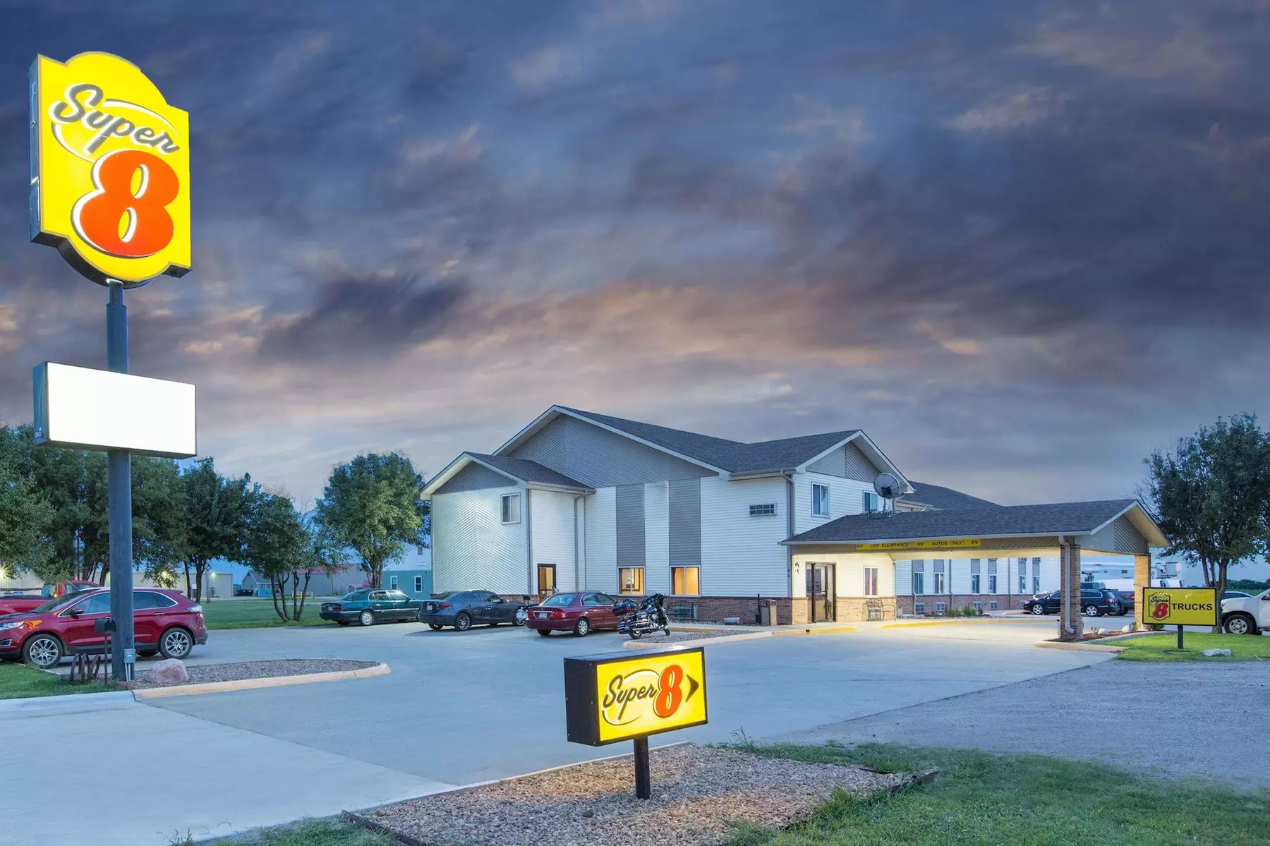 Super 8 by Wyndham Belleville - Primary Image