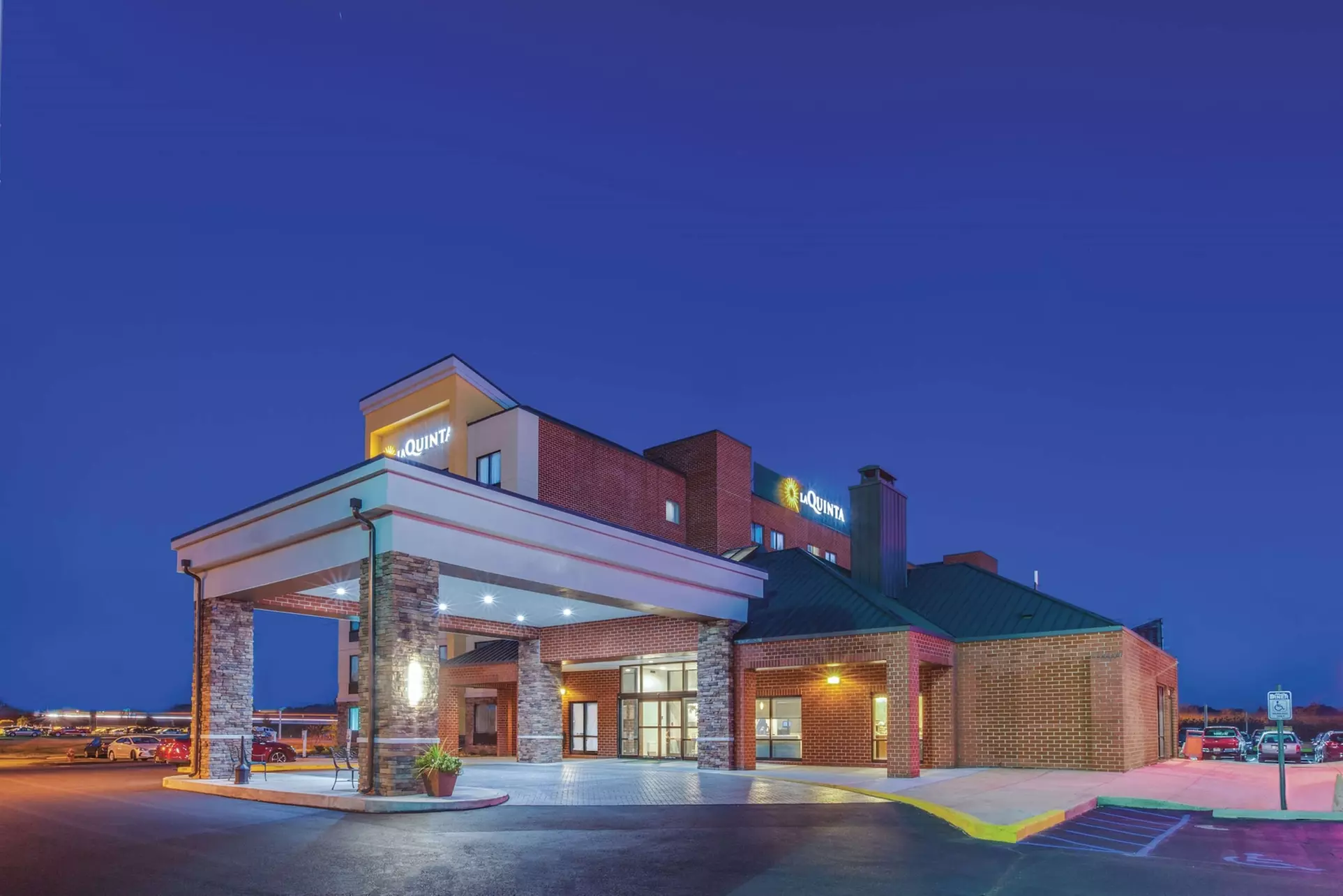 La Quinta Inn & Suites by Wyndham Philadelphia Airport - Primary Image