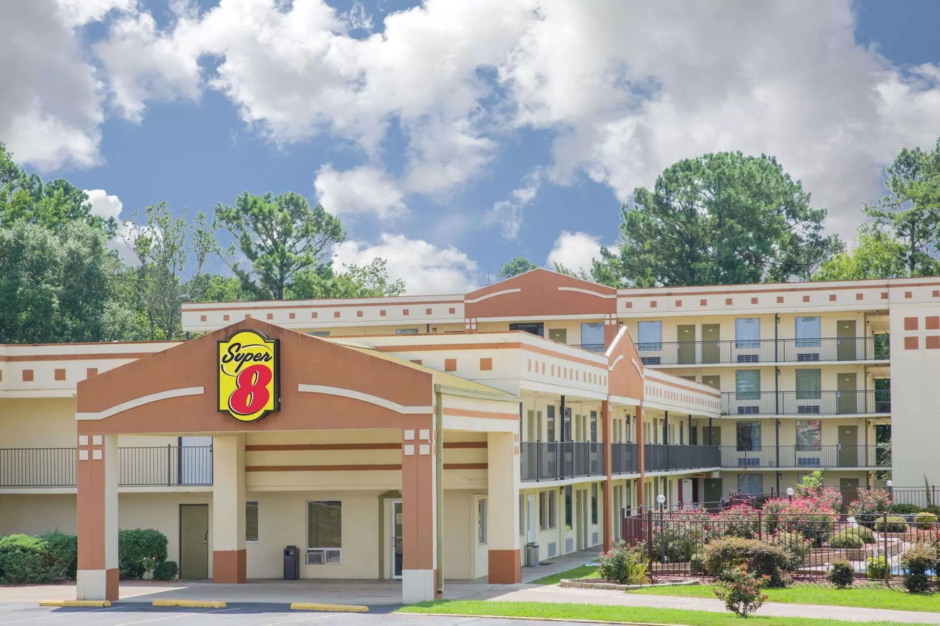 Super 8 by Wyndham Jasper - Primary Image