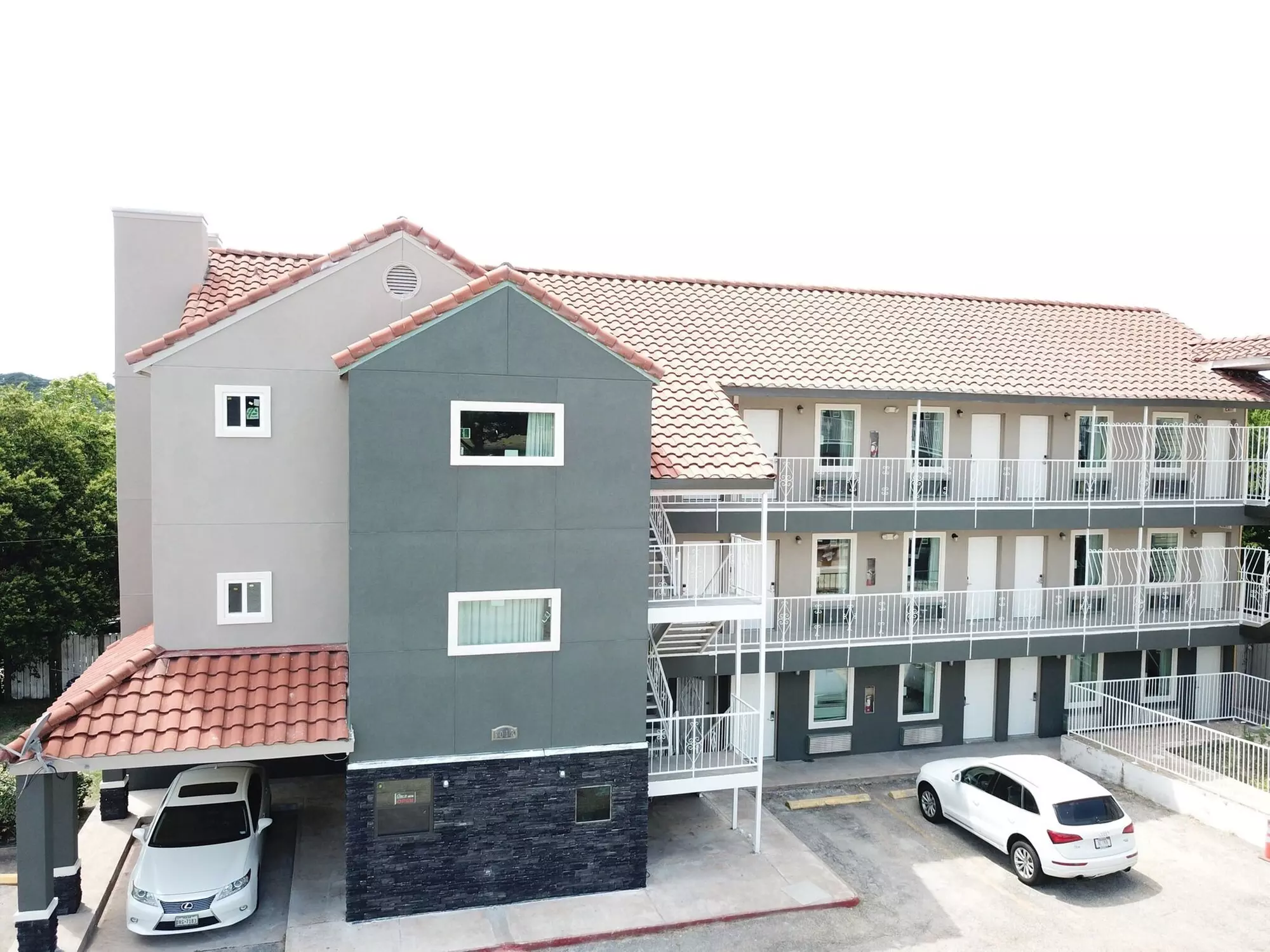 Village Motor Inn - Primary Image