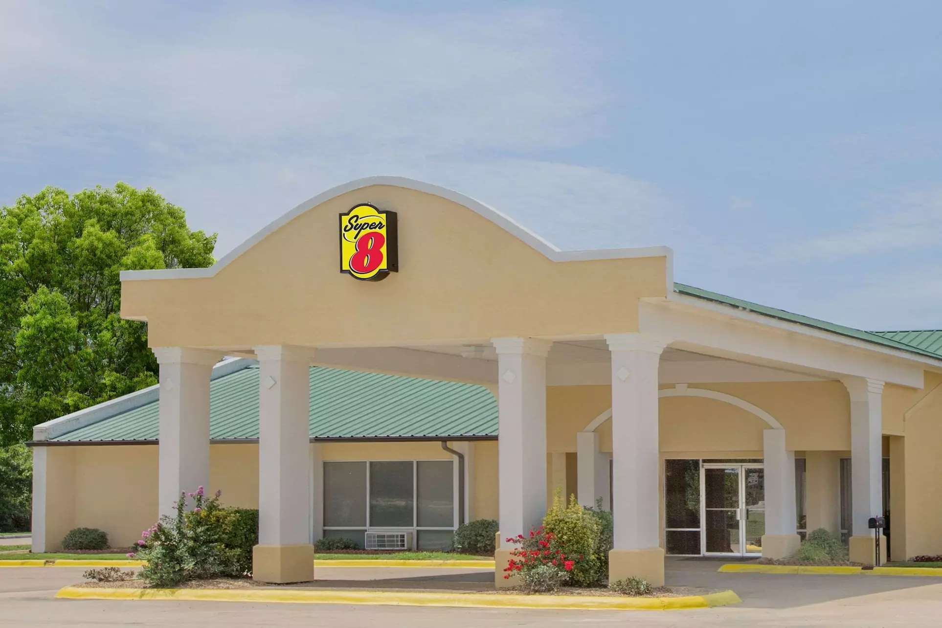 Super 8 by Wyndham Brinkley - Primary Image