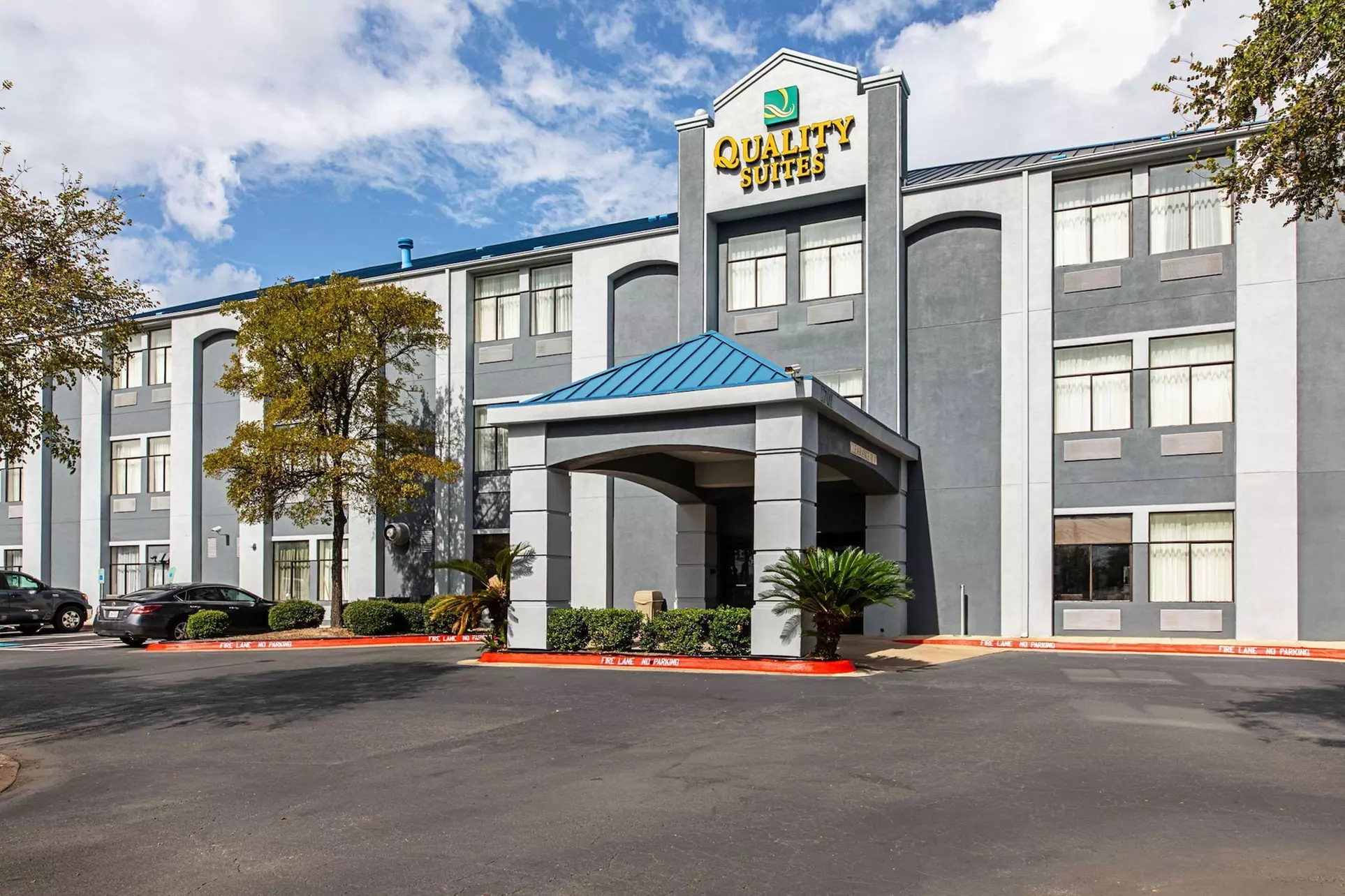 Quality Suites South - Primary Image