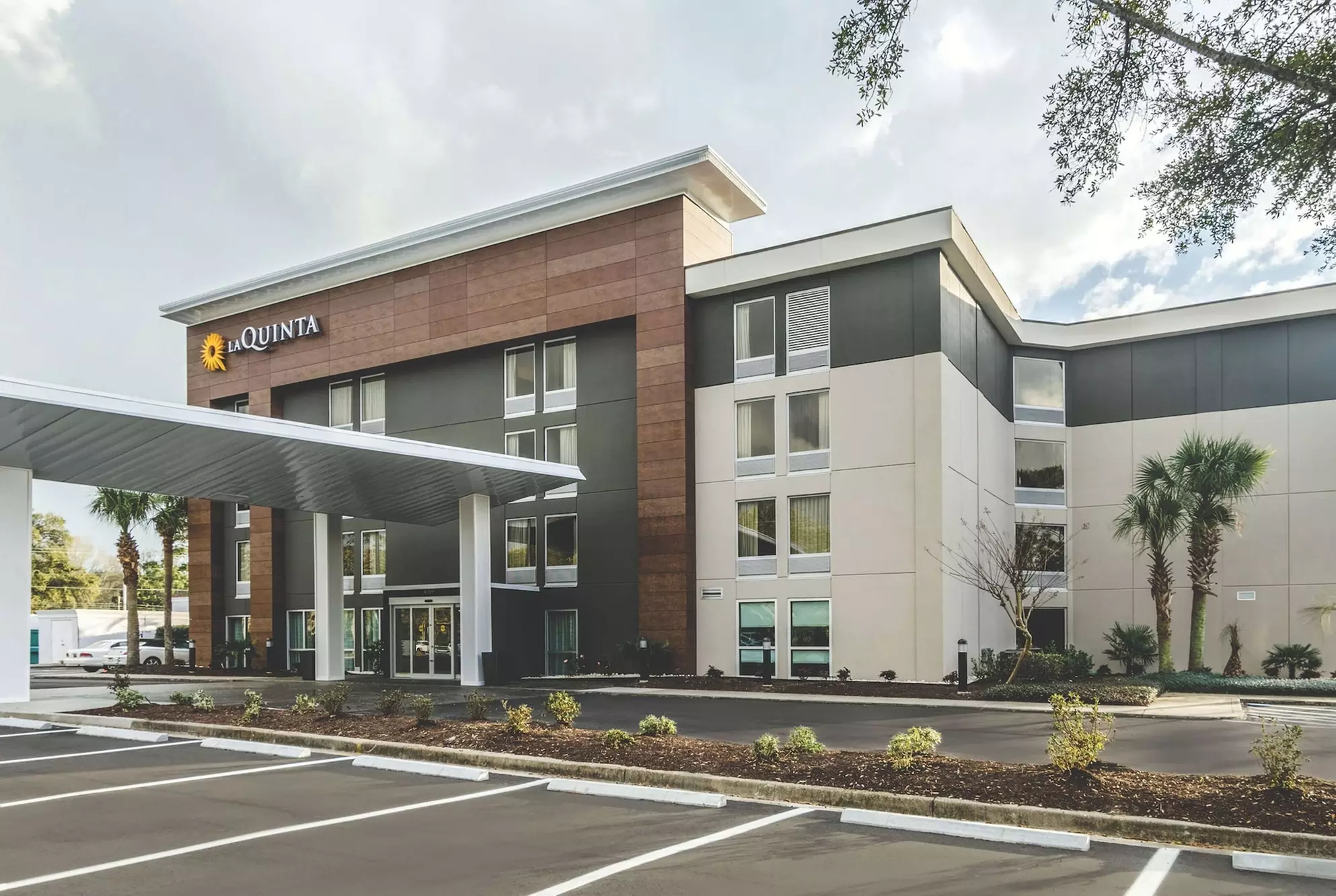 La Quinta Inn & Suites by Wyndham Myrtle Beach - N Kings Hwy - Primary Image