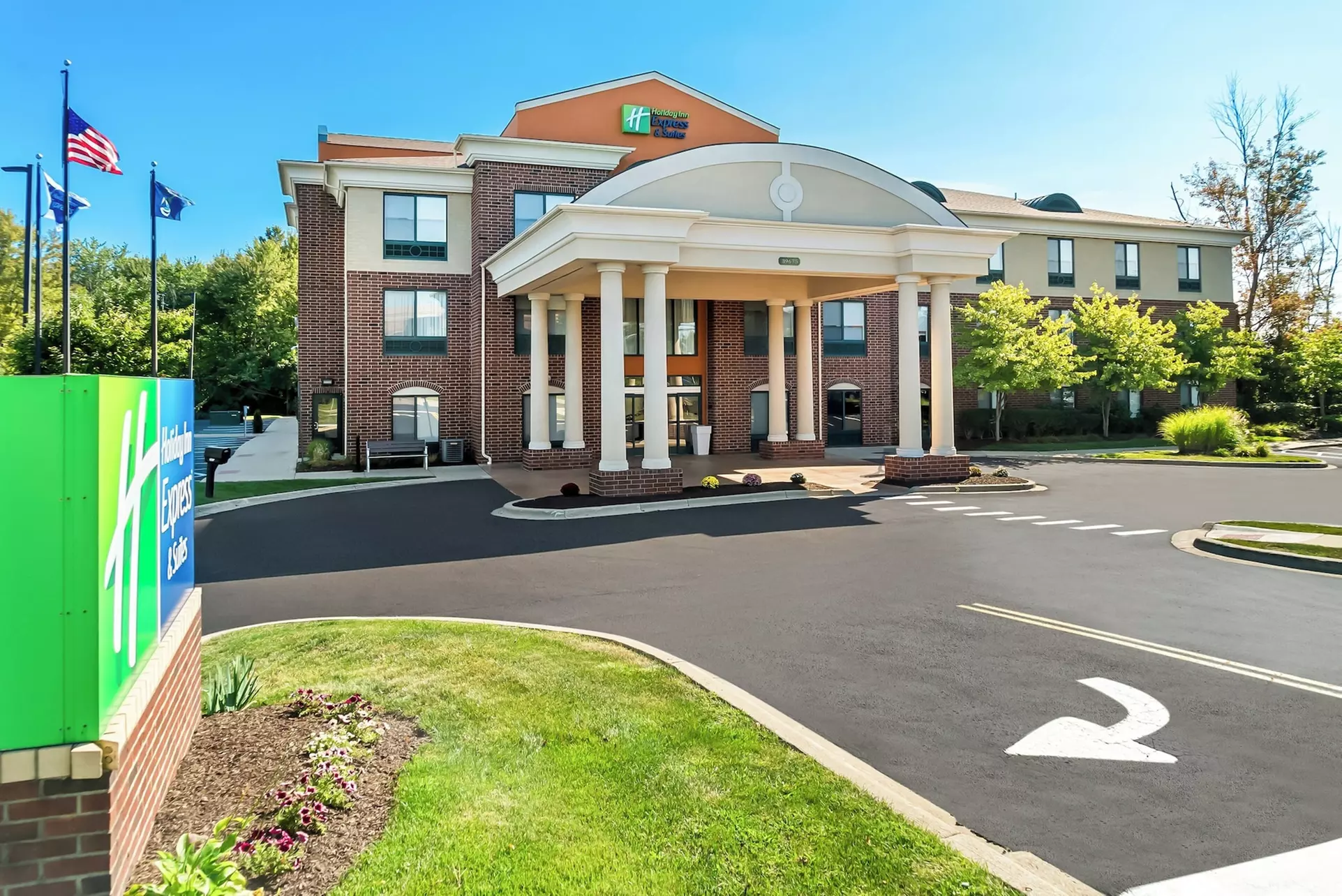 Holiday Inn Express Hotel & Suites Detroit-Novi by IHG - Primary Image