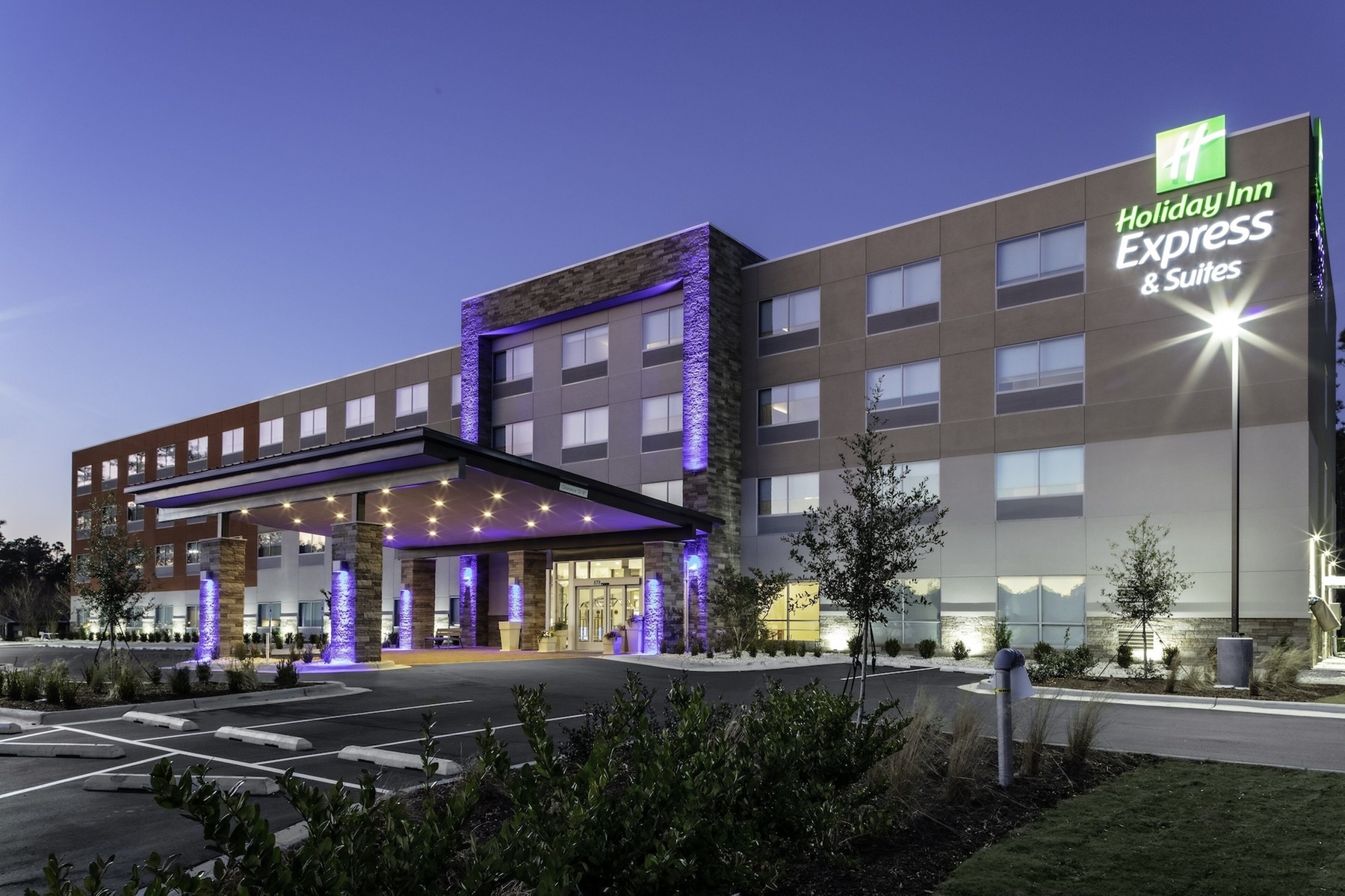 Holiday Inn Express & Suites Wilmington West - Medical Park by IHG