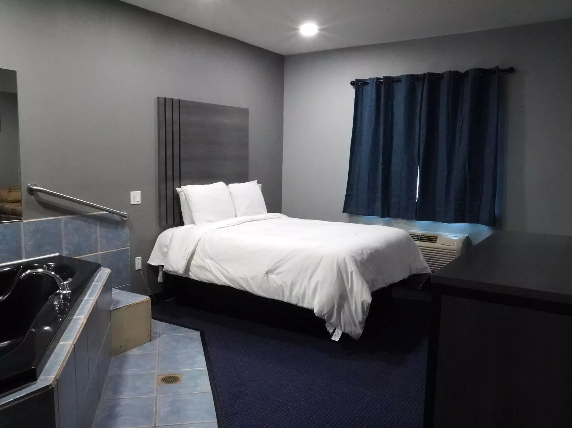 Americas Best Value Inn & Suites Bush Intl Airport - Primary Image