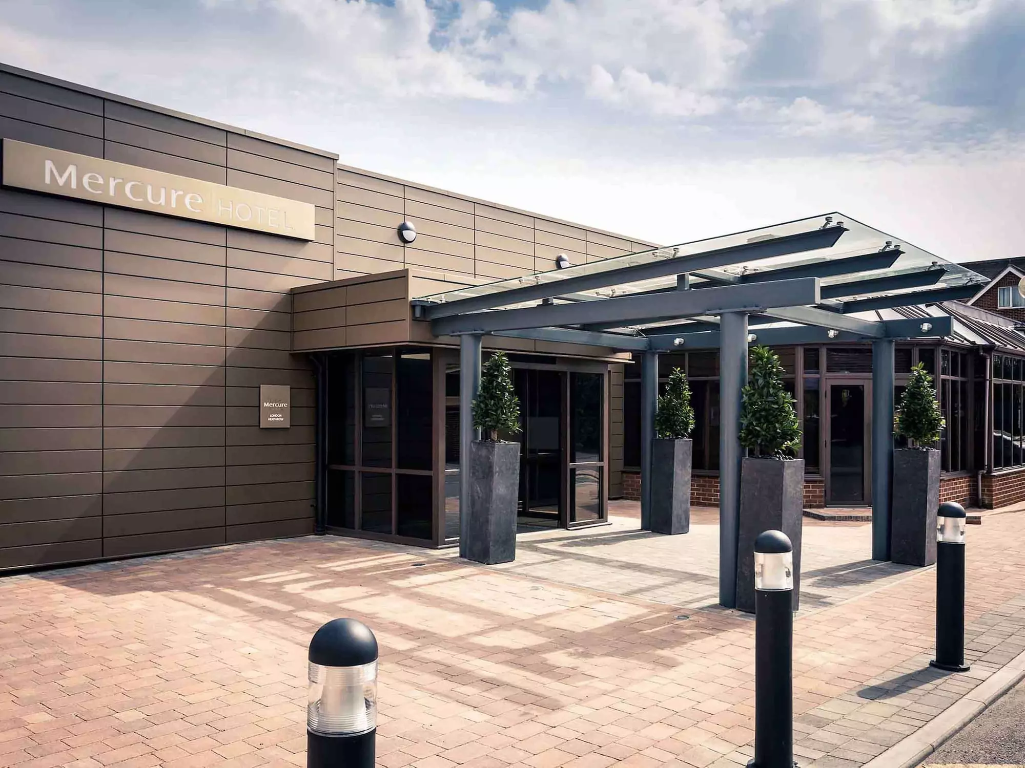 Mercure London Heathrow Hotel - Primary Image