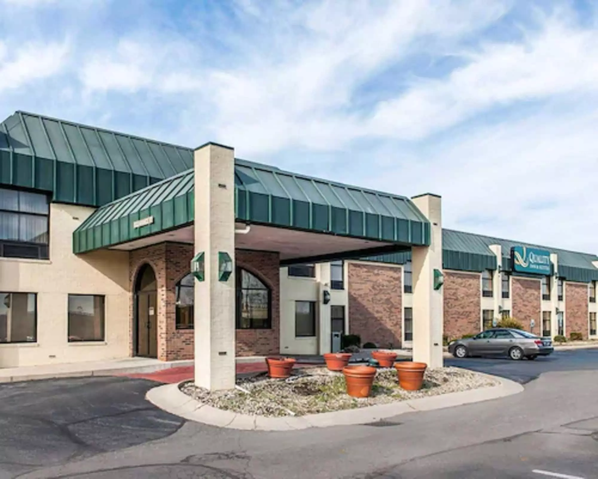 Quality Inn & Suites Shelbyville I-74 - Primary Image