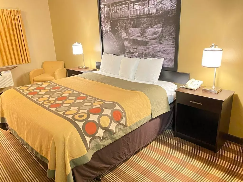 Super 8 by Wyndham Eau Claire WI - Primary Image
