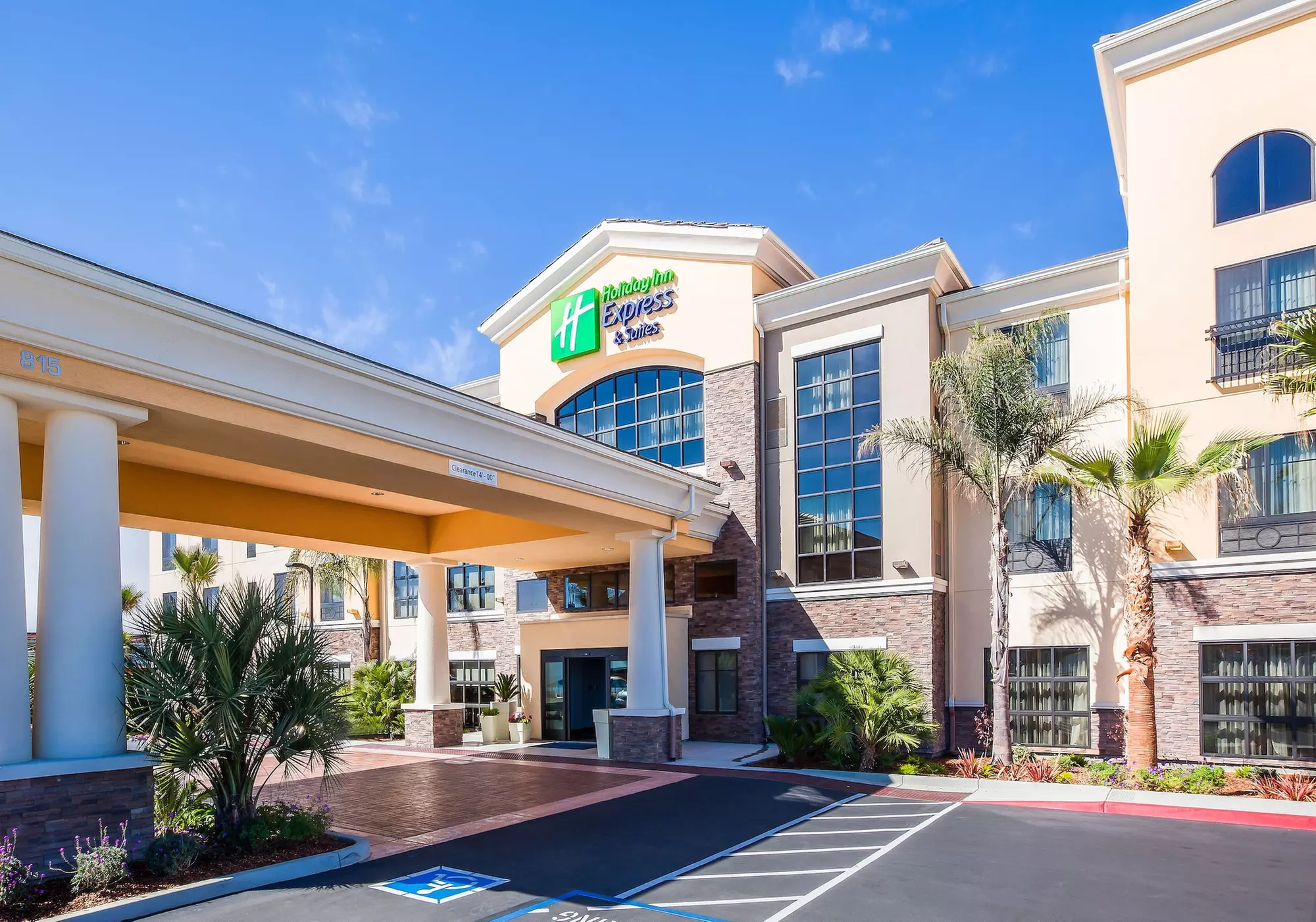 Holiday Inn Express & Suites Eureka by IHG - Primary Image