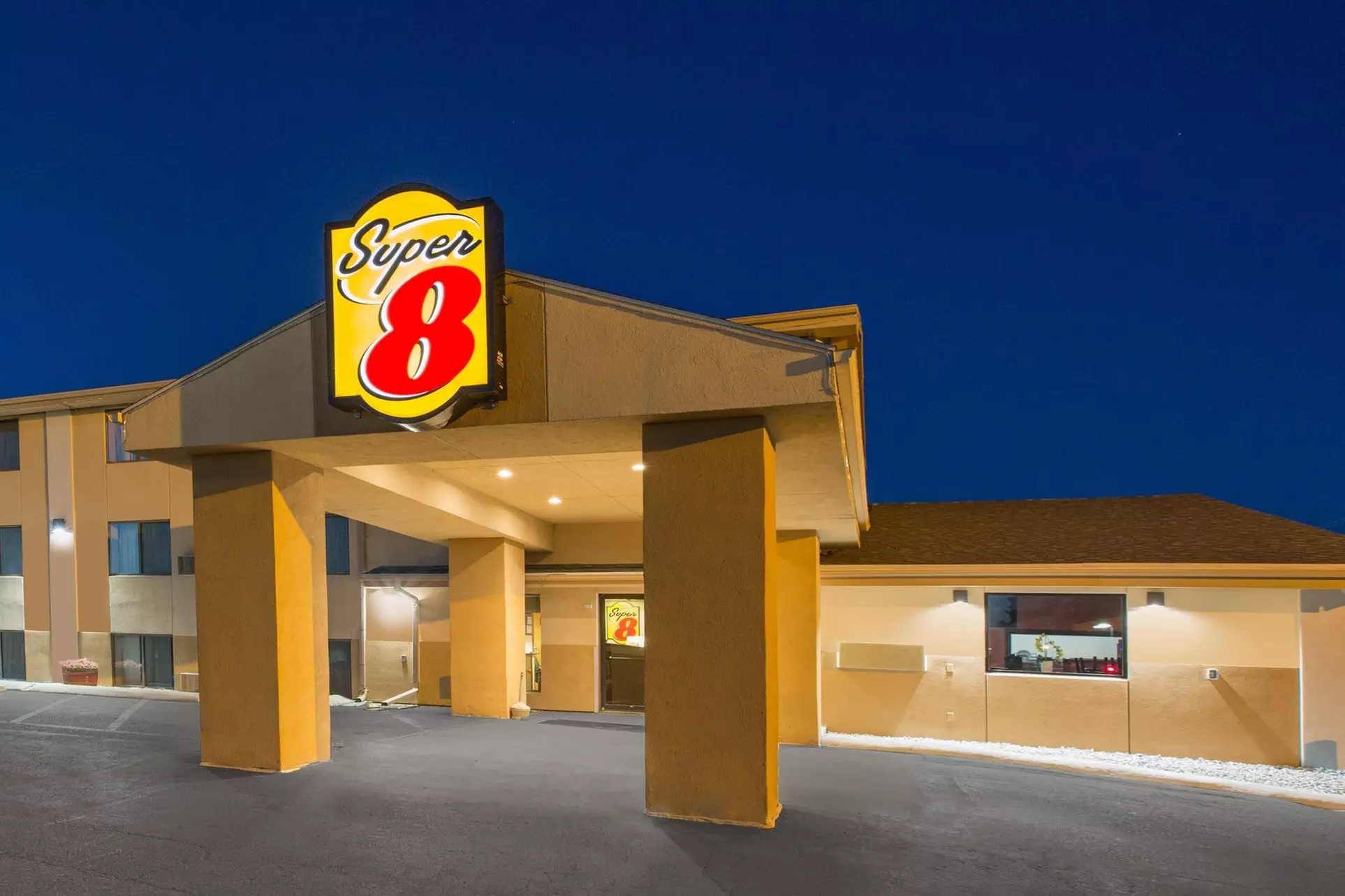 Super 8 by Wyndham Sioux City/Morningside Area - Primary Image